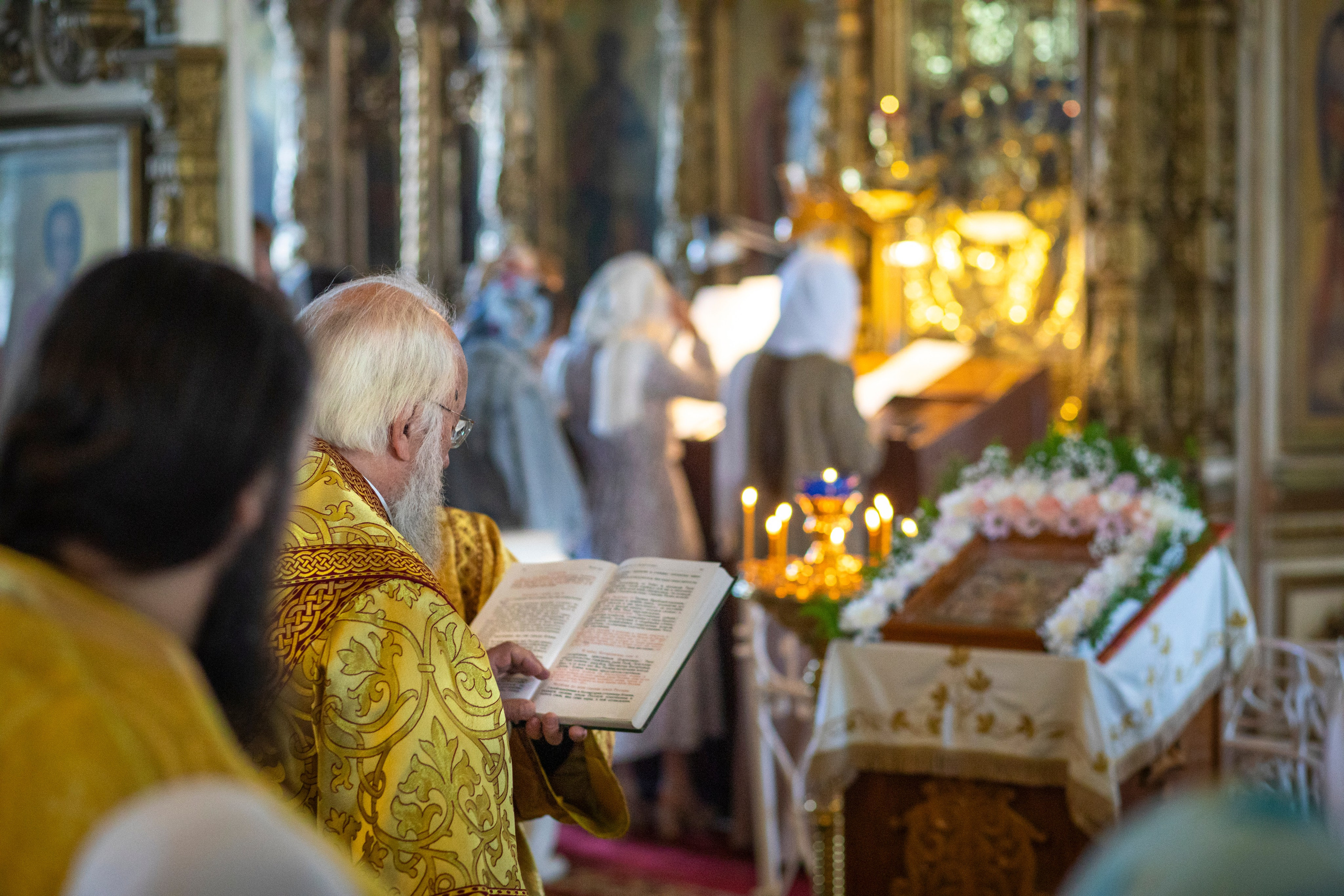 Служба епископа Александровского и Юрьев-Польского Иннокентия. Арт- фотограф Москва