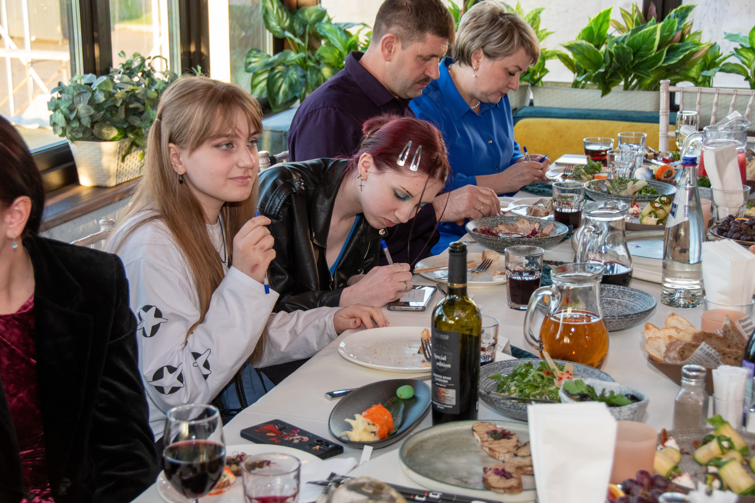 Фотосессия взрослого дня рождения. Интерьерный фотограф Евгений Расторгуев