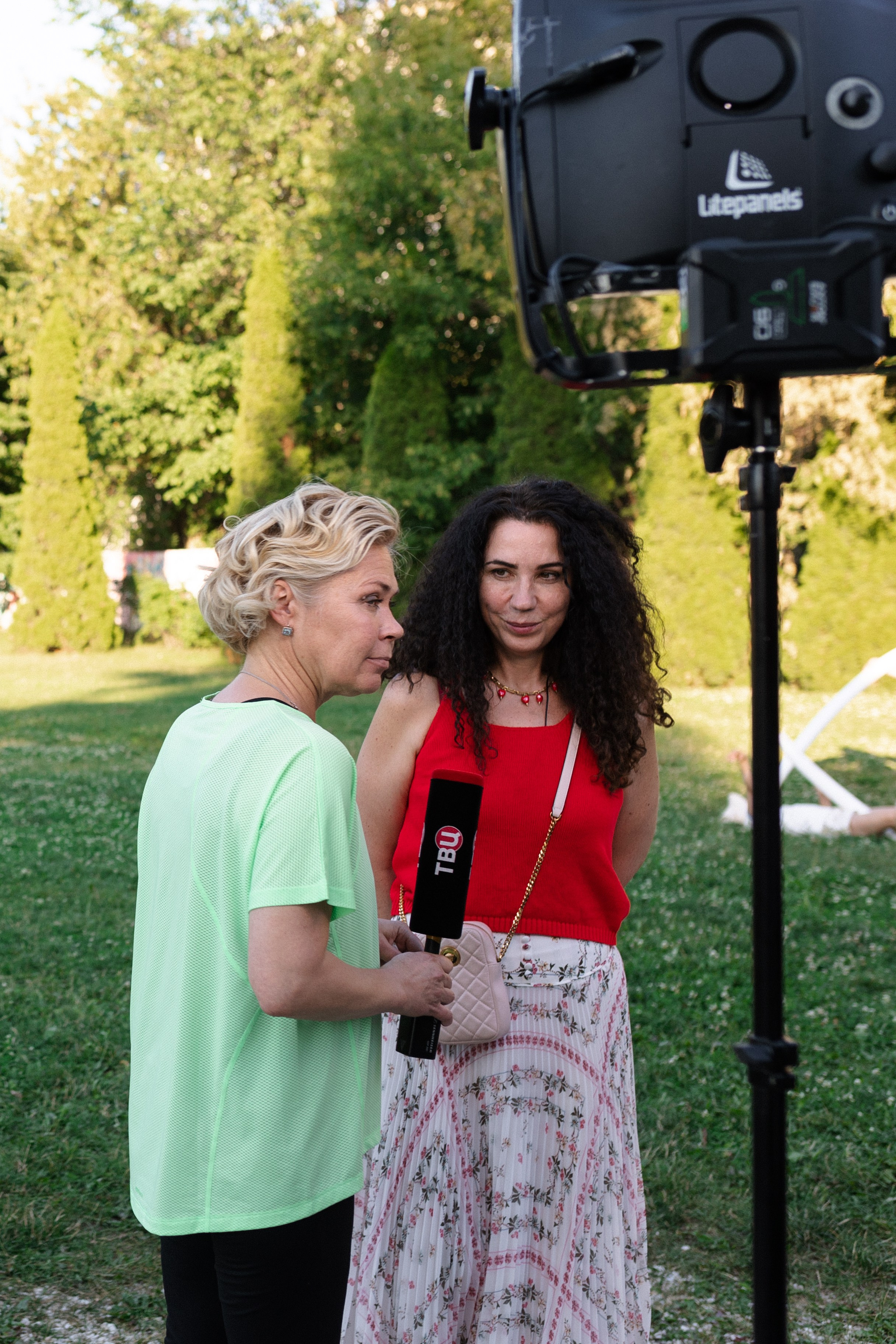 Нэннийога в парке горького. Репортажный фотограф. Свадебный фотограф в Москве Мария Крош