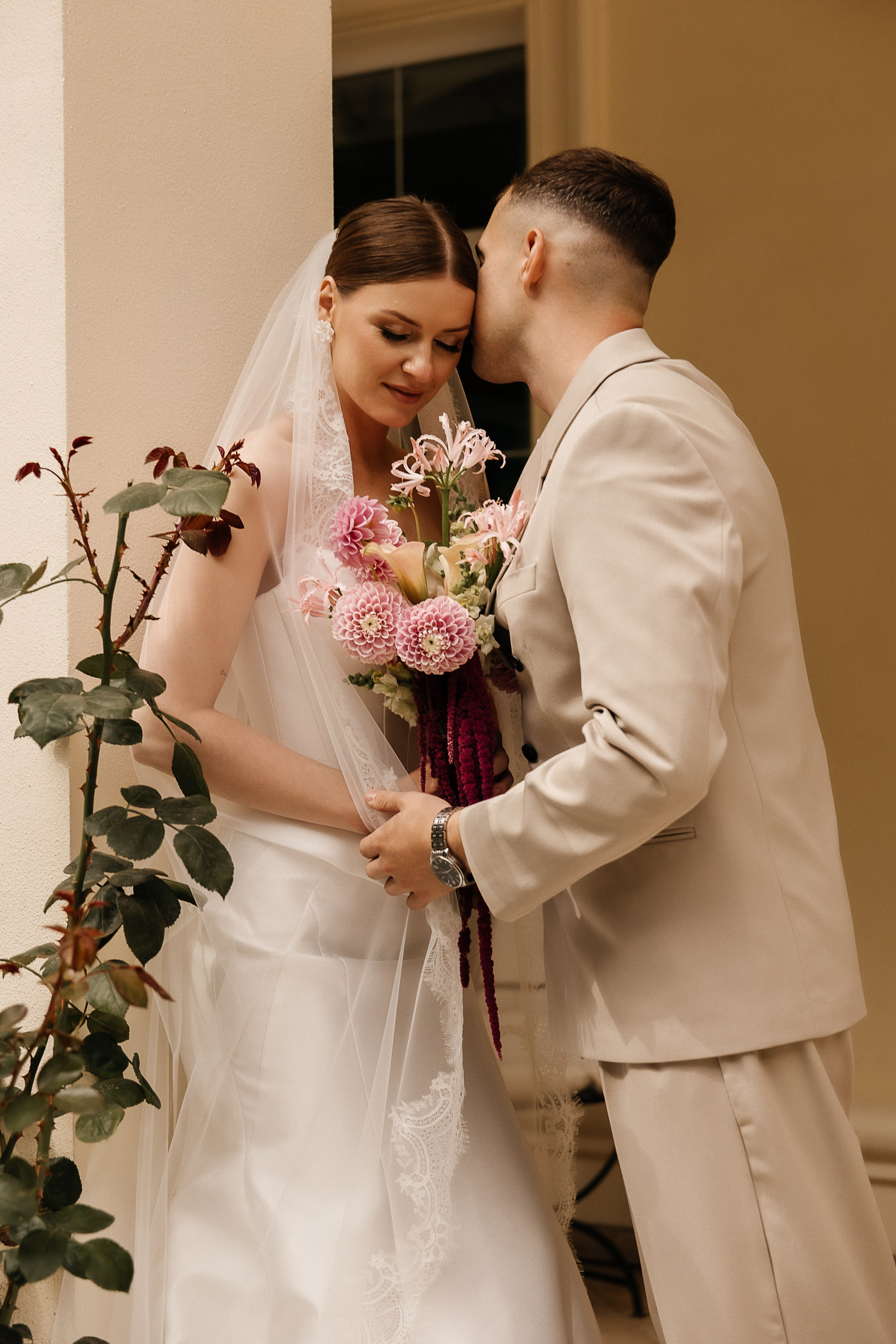 Свадьбная фотосессия в отеле Кронон (Гродно, Беларусь). Свадебный и семейный фотограф Виолетта Сидельникова. Краснодар, Россия, Беларусь, Европа