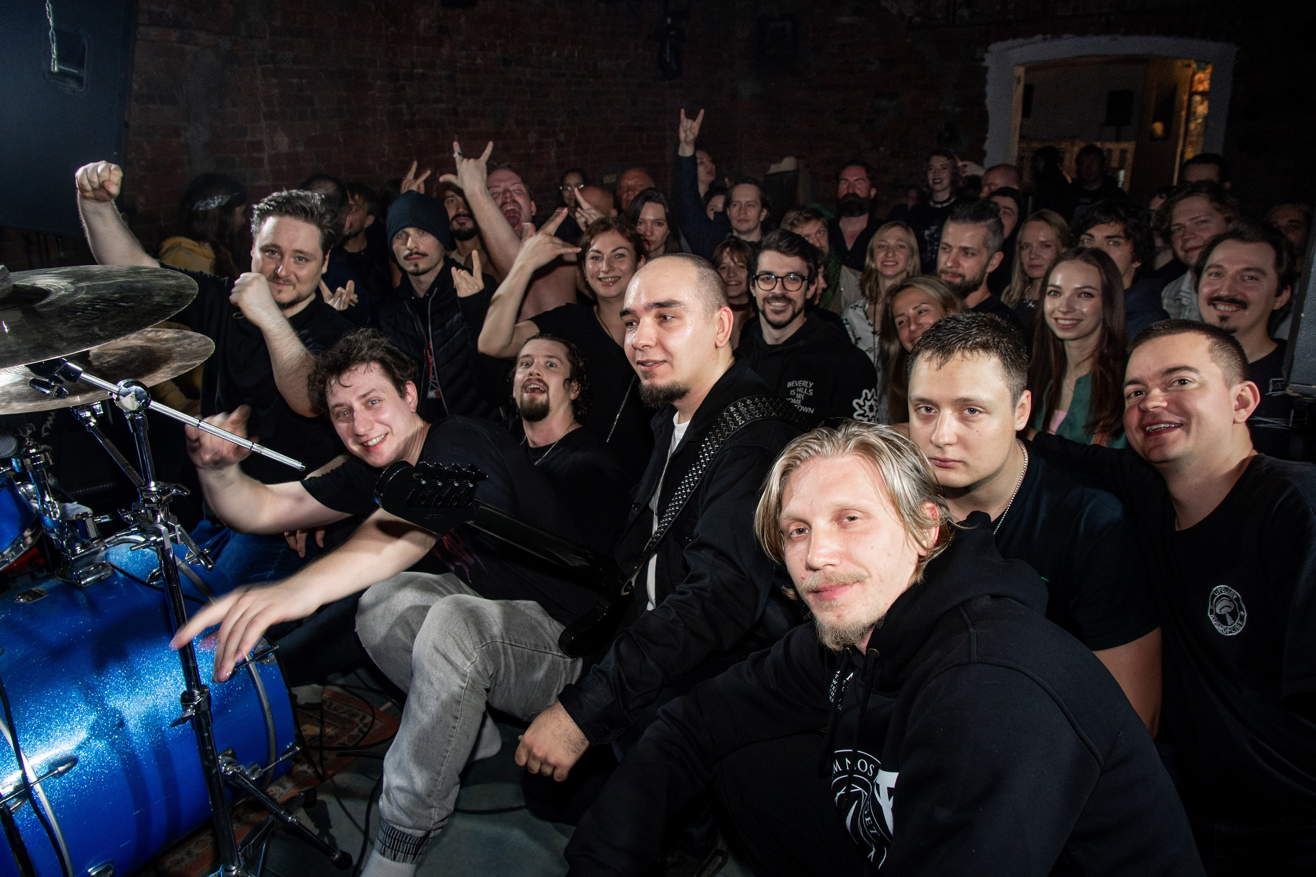 Laugar & Шумы Штормовых Широт & Пожары На Дальнем Севере 11.10.2025. Репортажный фотограф в Москве Legiodot