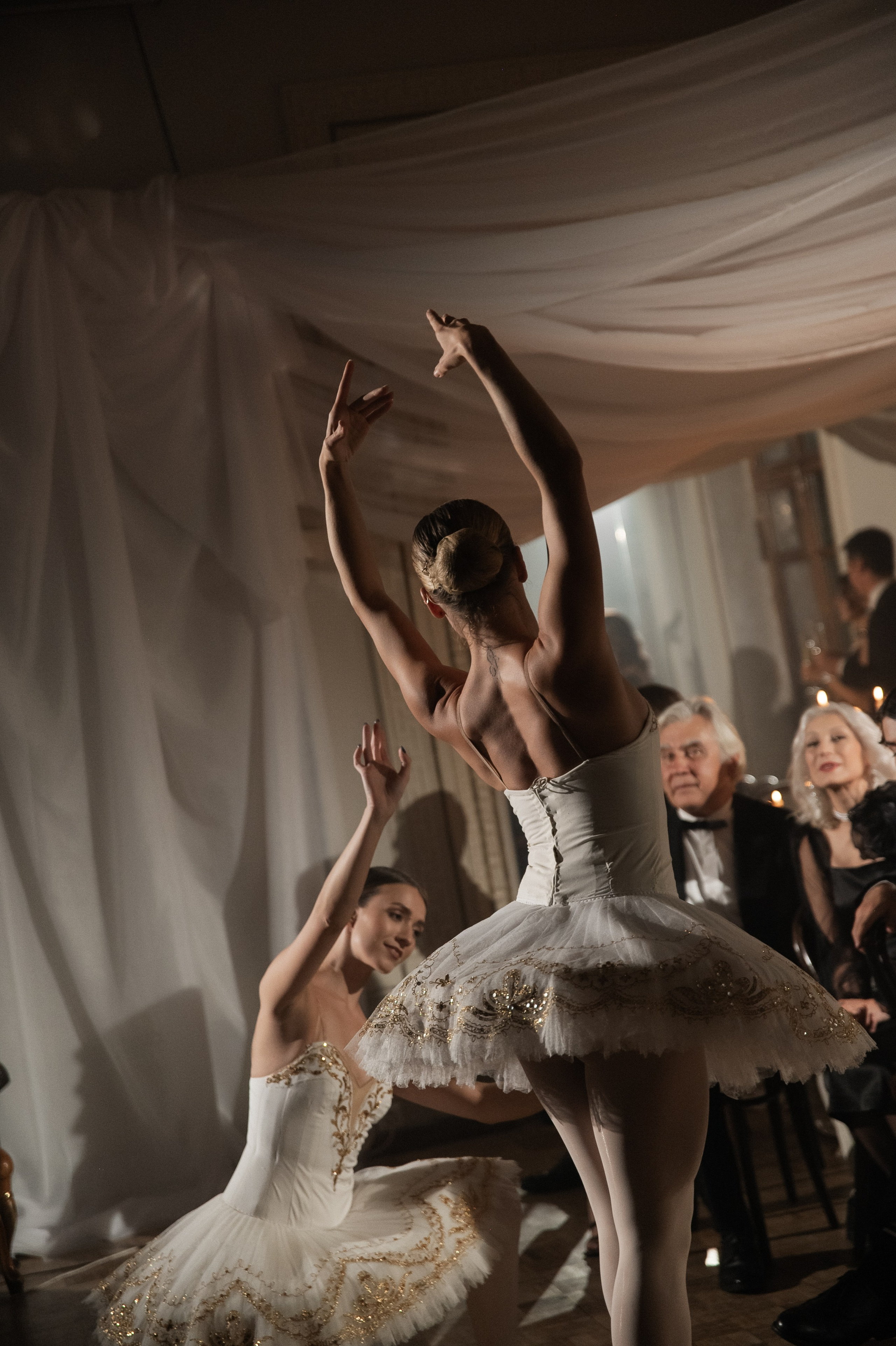 Камерный свадебный ужин при свечах в старинном особняке в фотостудии 21. Kult. Ярослава Ерина — свадебный фотограф в Москве