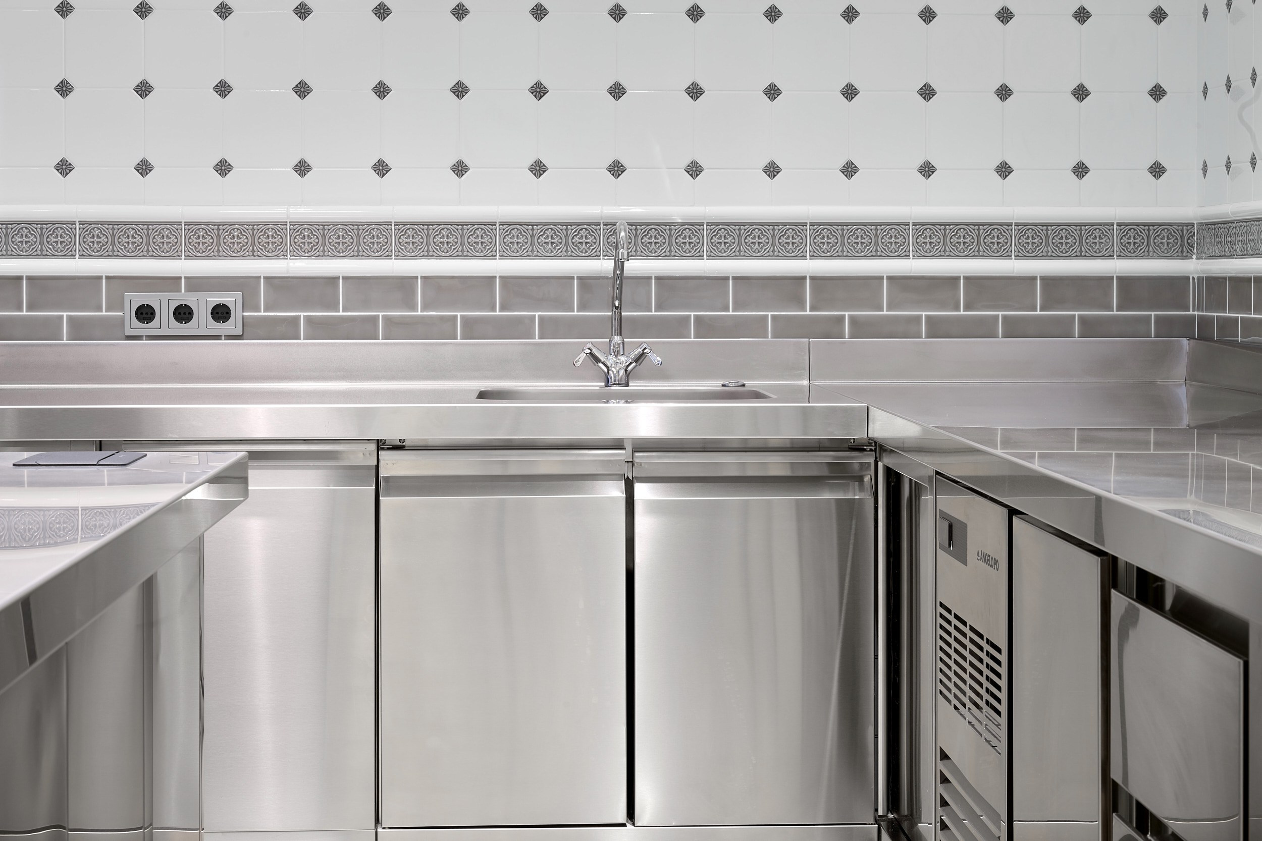 Профессиональная кухня Angelo Po. Предметный фотограф в Москве