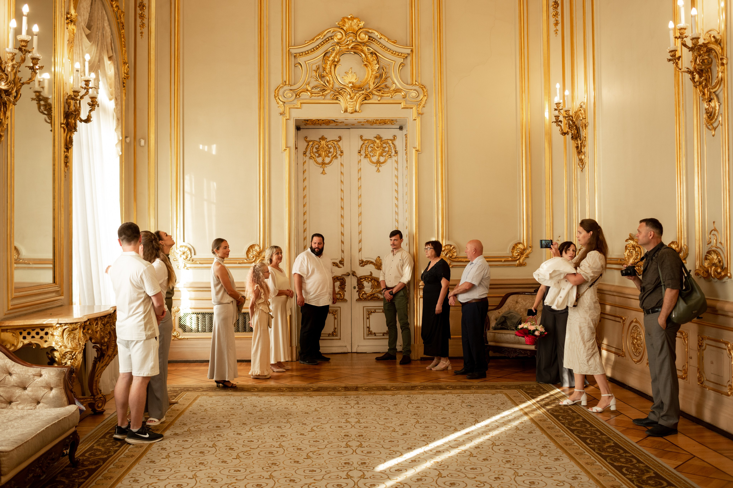 Свадебная фотопрогулка в Петербурге. Свадебный фотограф Кирилл Белый