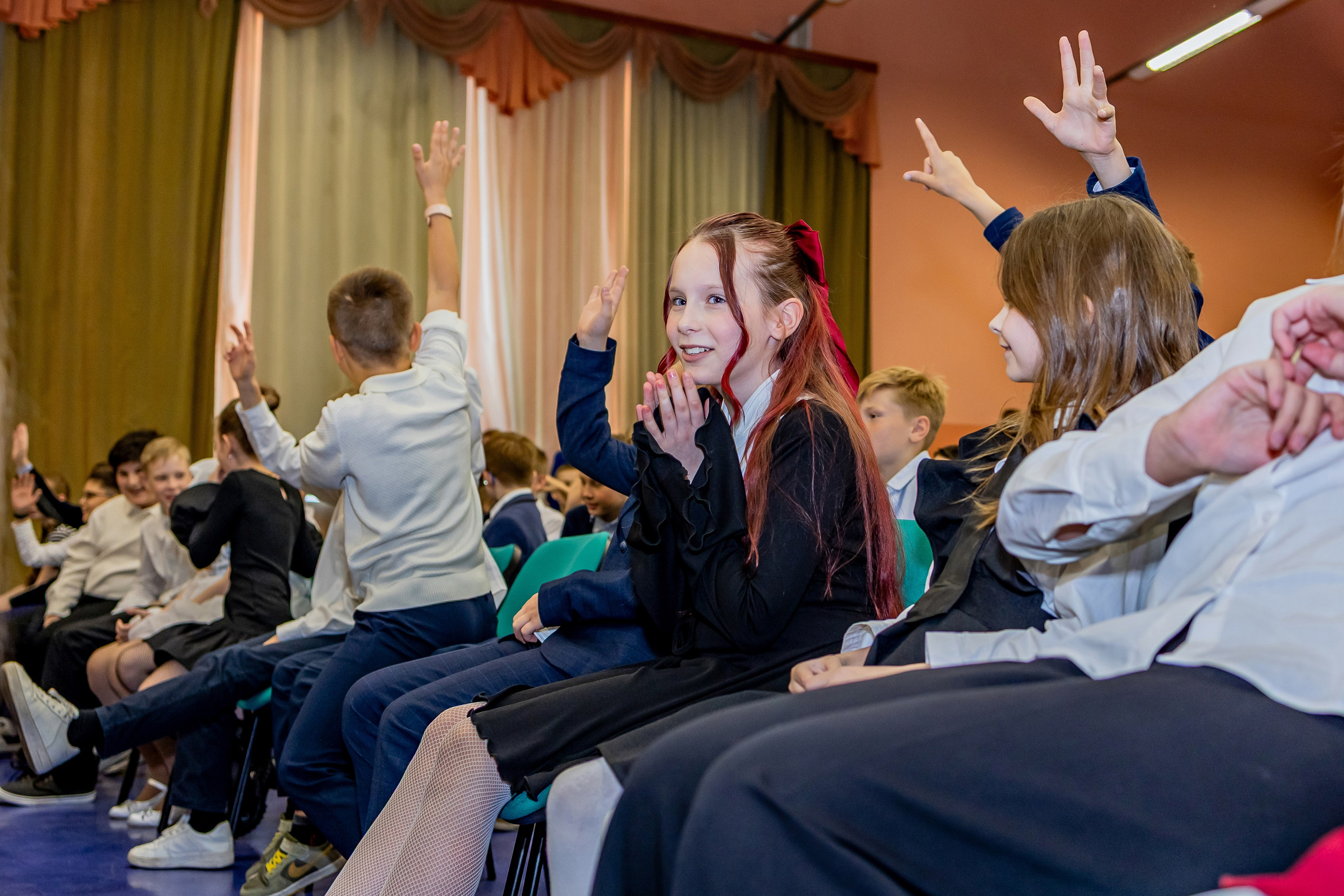 Выпускной праздник в начальной школе. Фотограф и видеограф Москва. Свадебный фотограф, видеограф. Выпускные альбомы. Оживающие альбомы