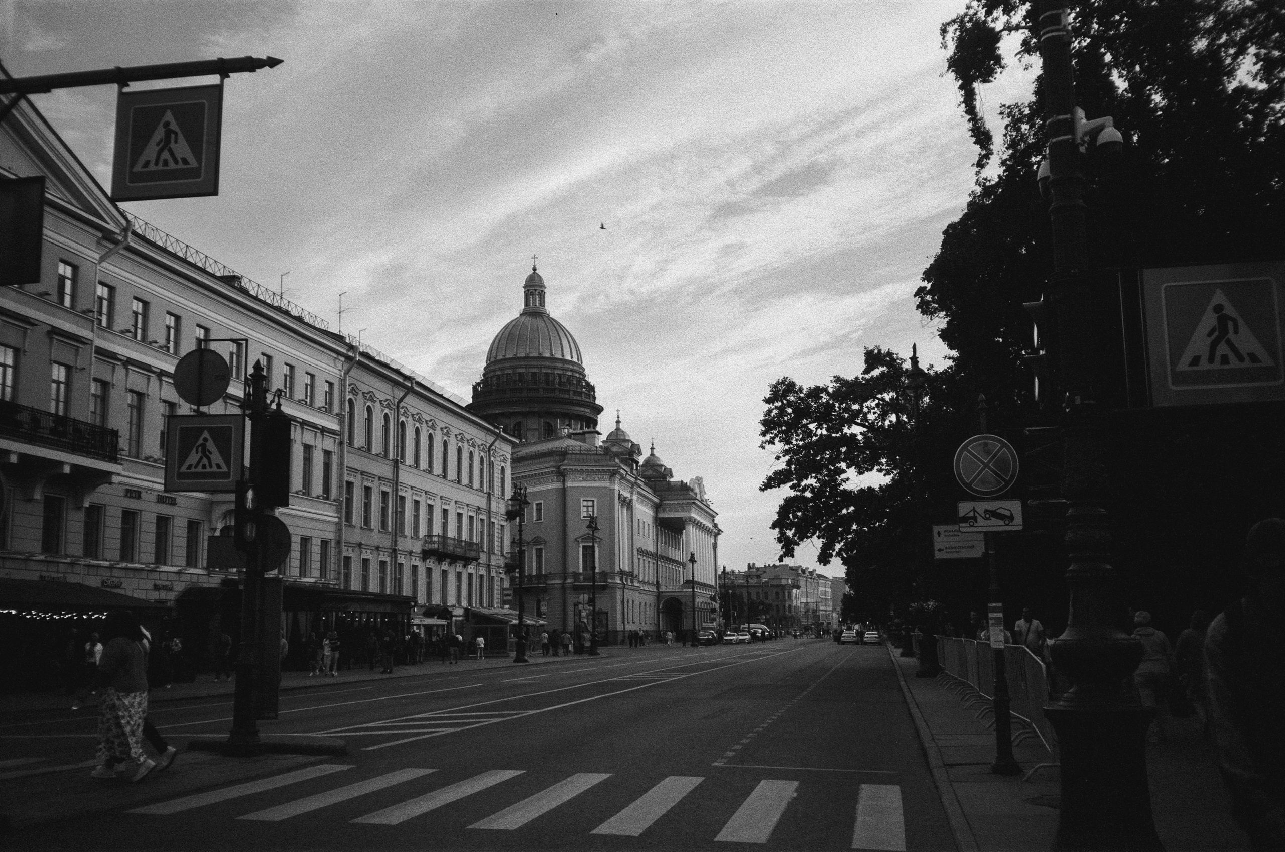 Санкт-Петербург, набережная, Исакиевский / Adox 100 / Revue 35CC