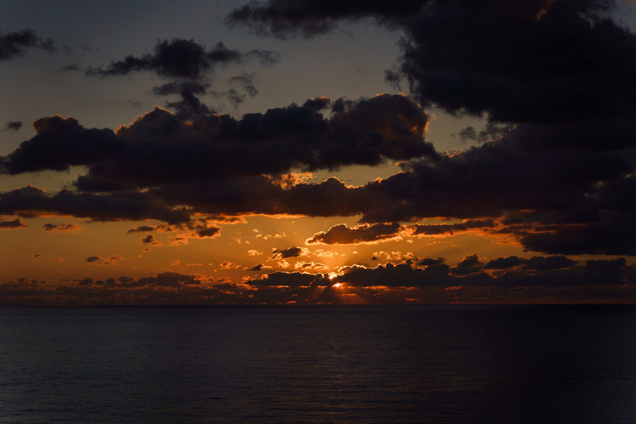 Красивое обручение на берегу чёрного моря в Лермонтово от ТВИНС СТУДИО. ТВИНС СТУДИО — лучшие свадебные фотографы и видеографы в Краснодаре