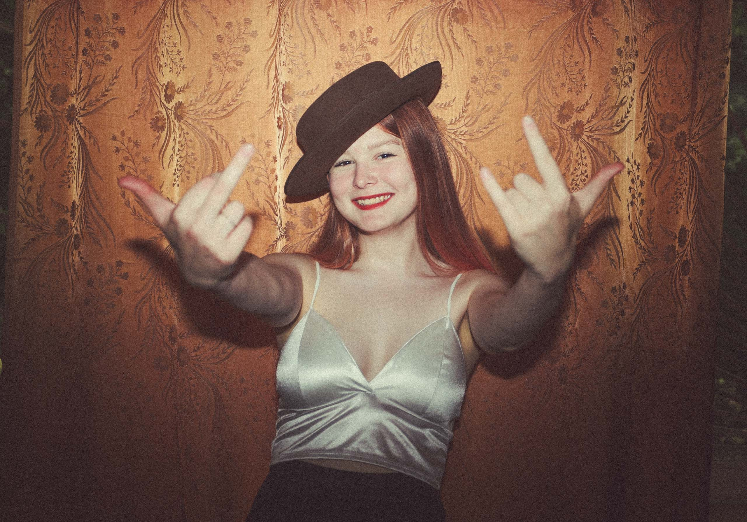 Две девицы. Фотомастерская Андрея Закоморного