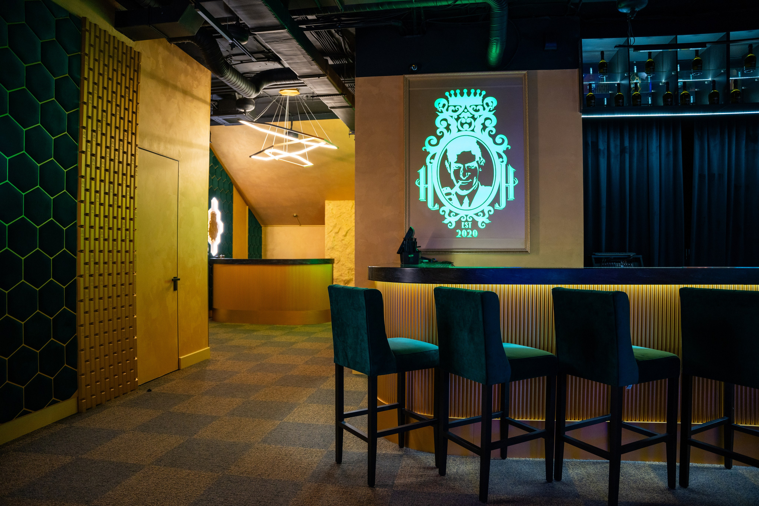 Фотосъемка интерьера стриптиз-клуба Hefner — элитный клуб Краснодара. Интерьерная фотосъемка клуба Hefner в Краснодаре — профессионально. Шедевры для Вас! Фотограф и Видеограф в Краснодаре Пахиев Руслан