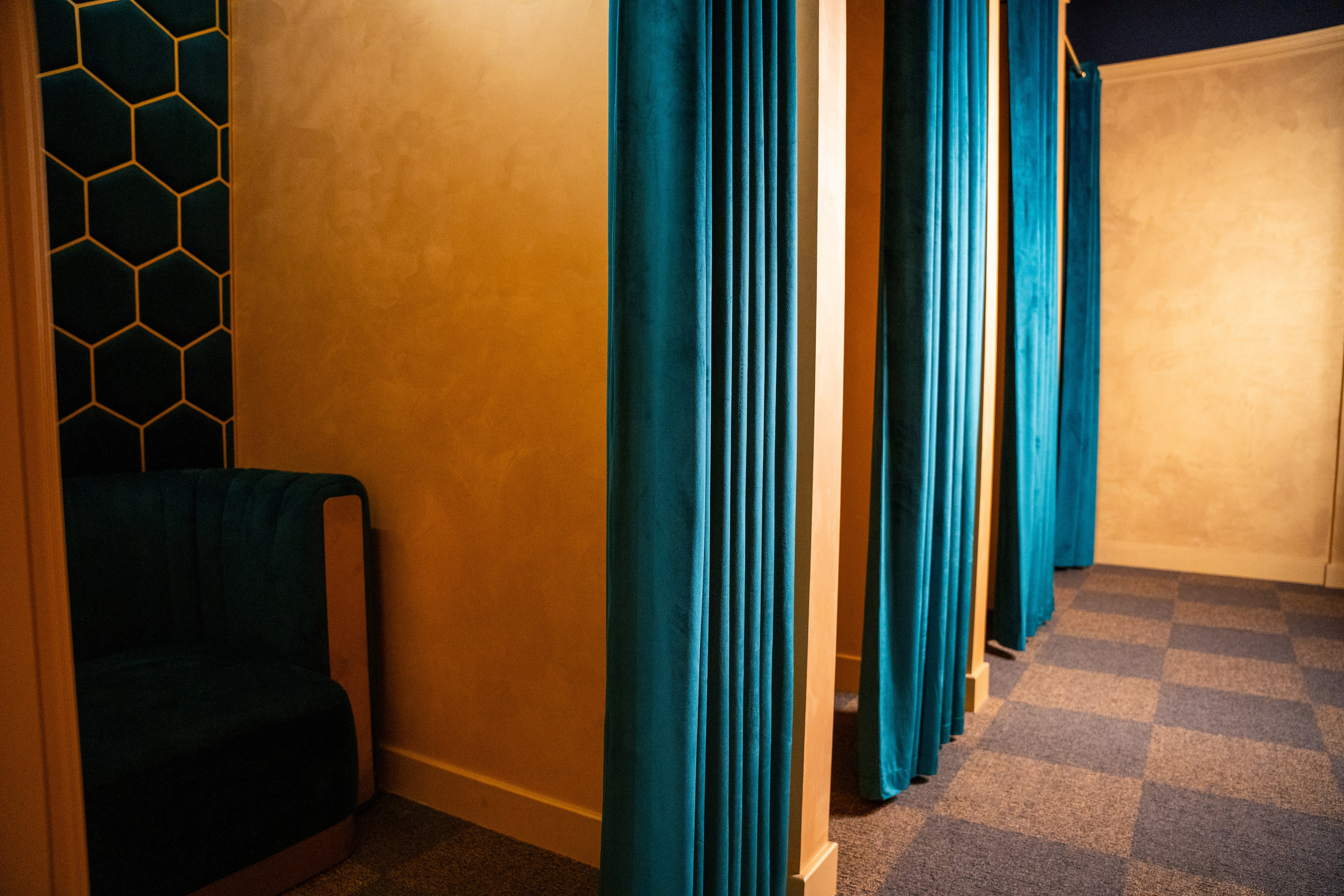 Фотосъемка интерьера стриптиз-клуба Hefner — элитный клуб Краснодара. Интерьерная фотосъемка клуба Hefner в Краснодаре — профессионально. Шедевры для Вас! Фотограф и Видеограф в Краснодаре Пахиев Руслан