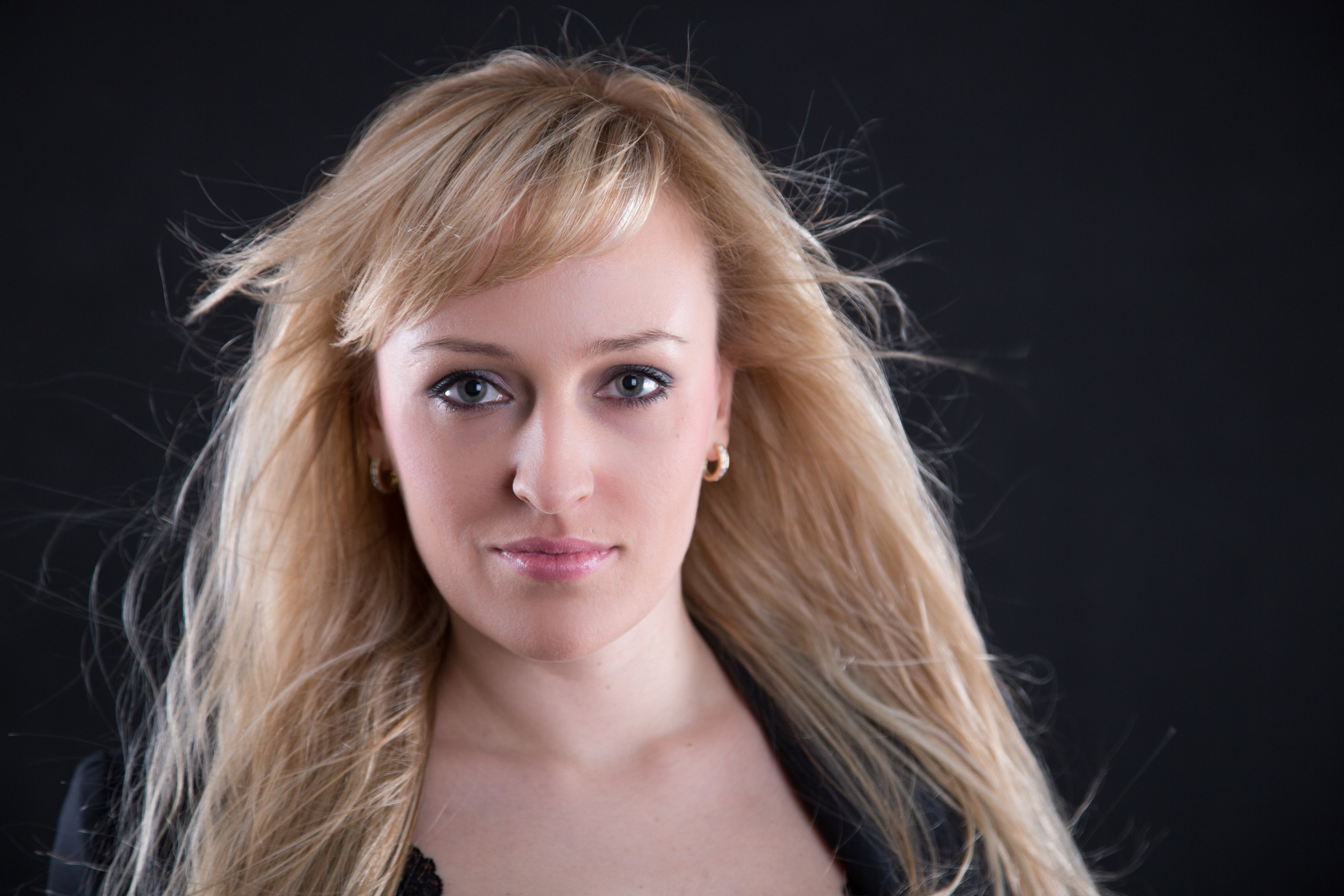 Съемка в студии красивой девушки в Воронеже. Свадебный и семейный фотограф в Воронеже Андрей Валин