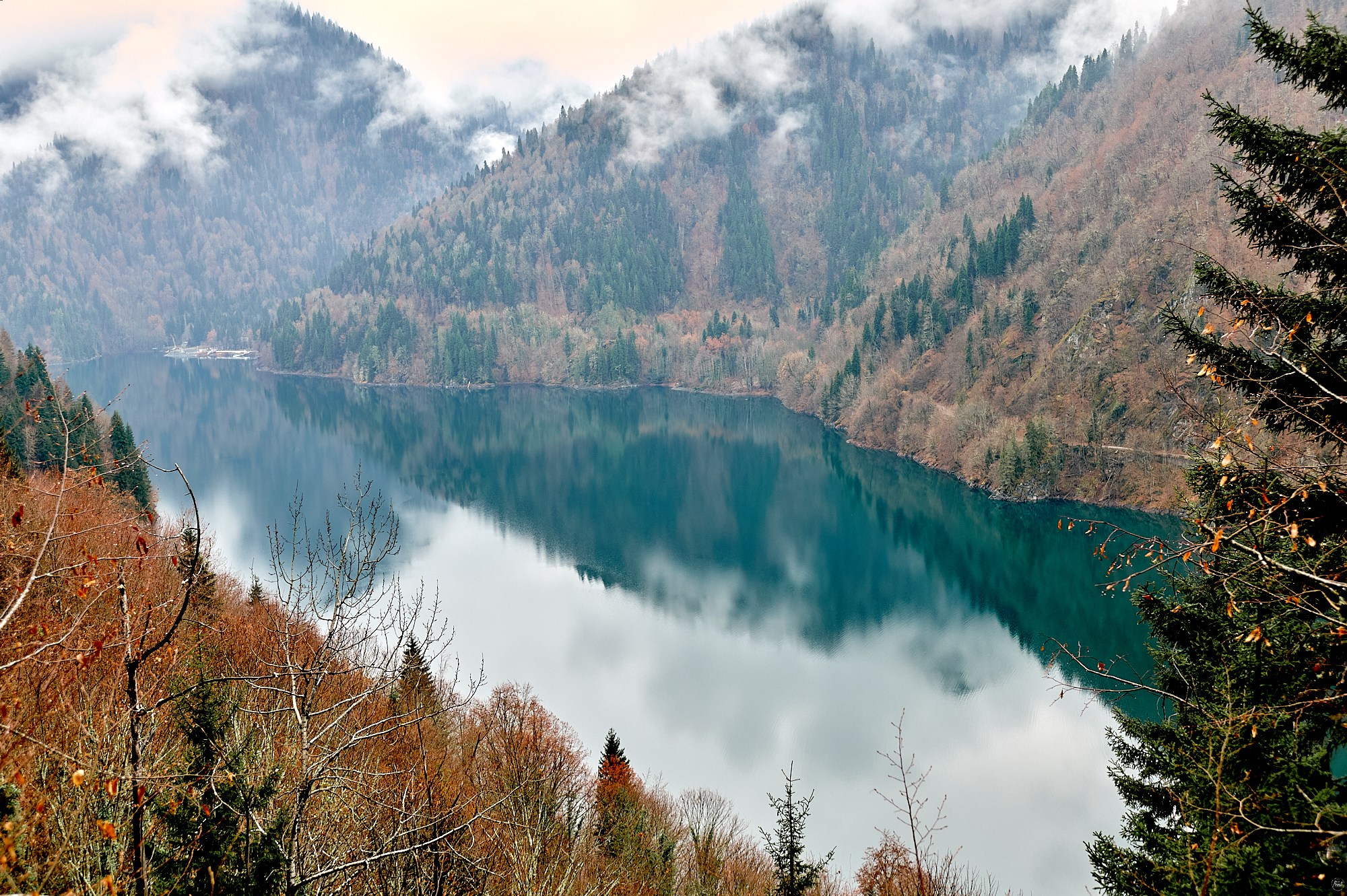 Озеро Рица, Абхазия. Декабрь 2024. Фотографии отовсюду и обо всем