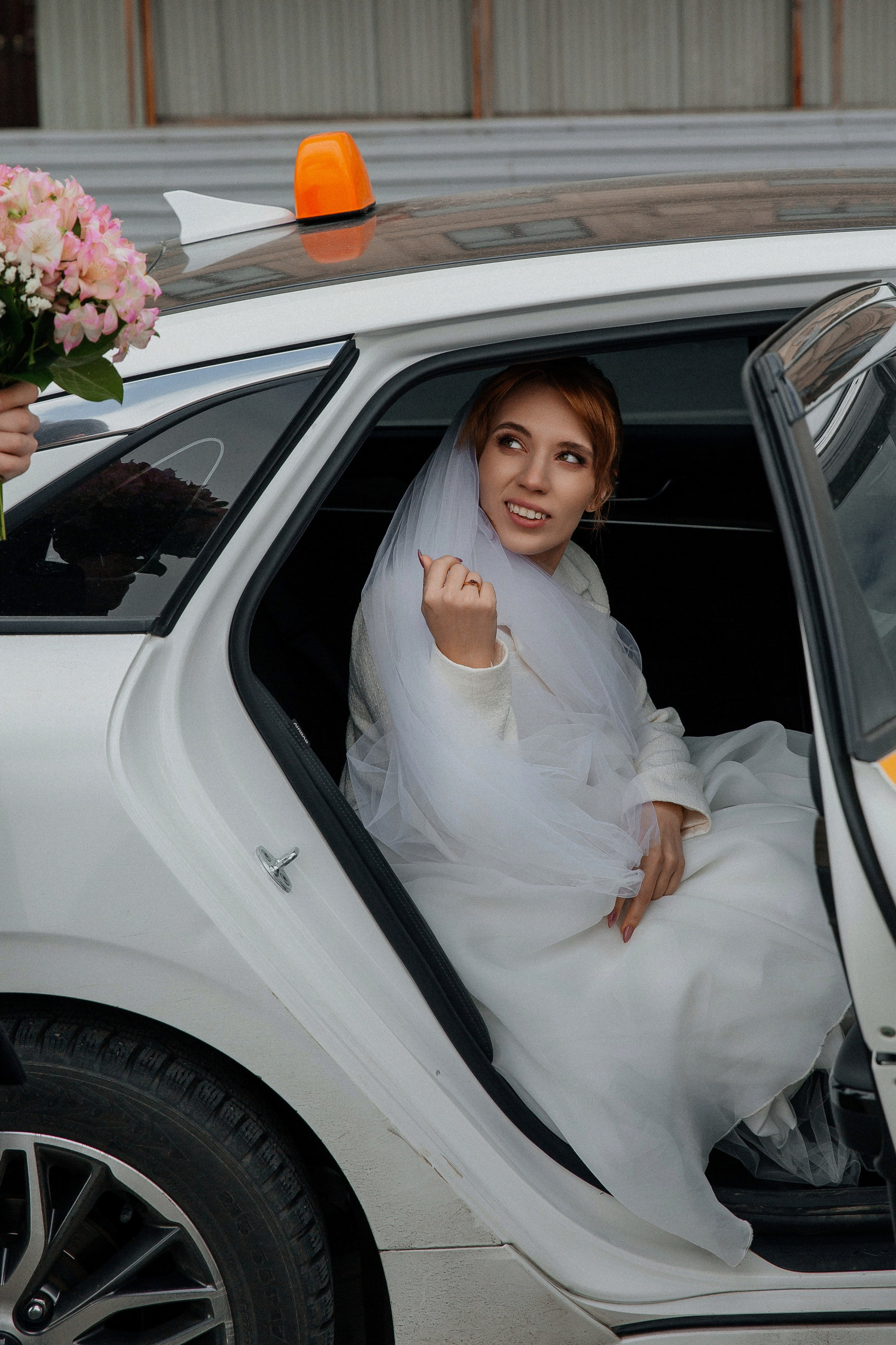 Первый ЗАГС и Фотосессия на Витебском в апреле. Свадебный фотограф в Санкт-Петербурге Вика Стукачева