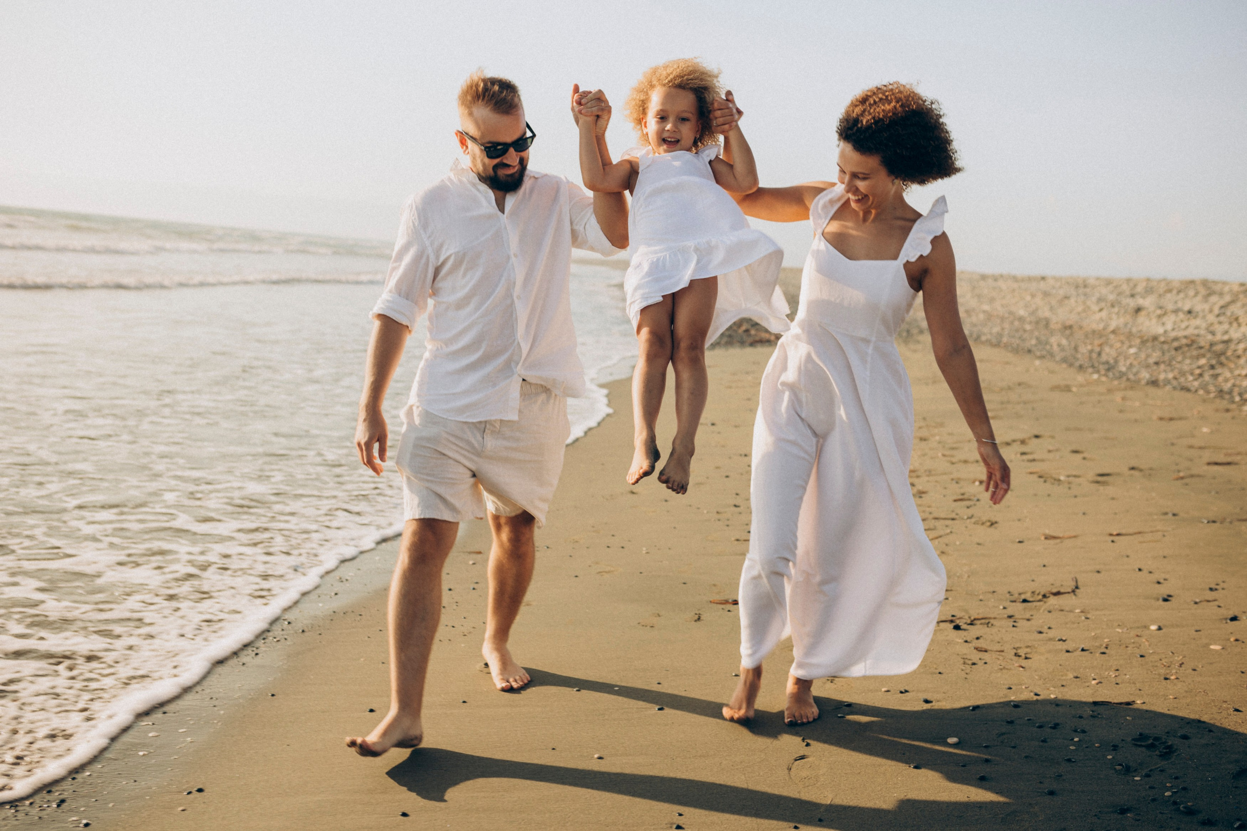 Sandy toes and family smiles. Katerina Nord | Wedding and Couple Photographer in Germany and Europe
