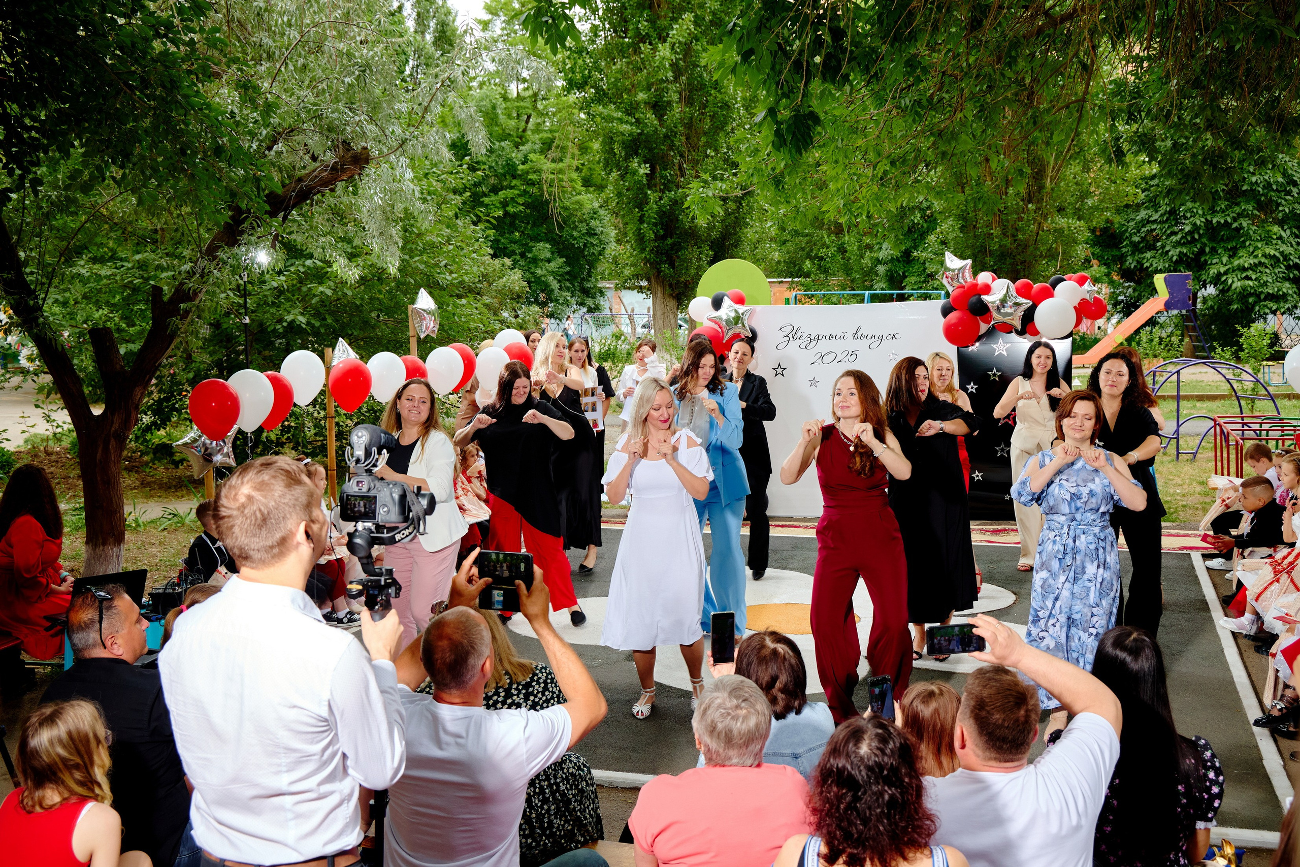 Выпускной 45 сад. Фотограф Выпускные альбомы Таганрог Сергей Коробченко