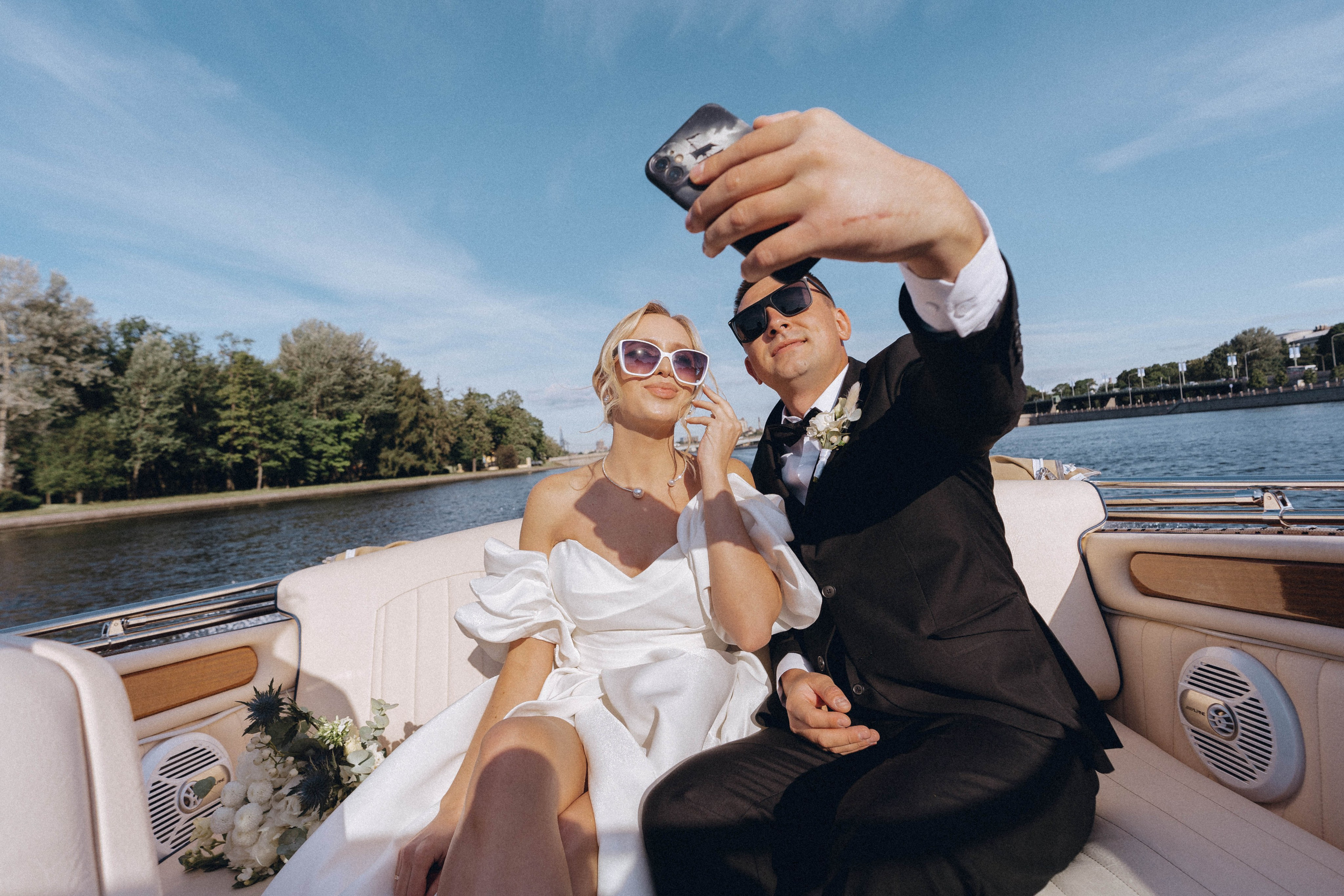 СВАДЕНБНАЯ СЬЕМКА НА КАТЕРЕ ПО КАНАЛАМ САНКТ-ПЕТЕРБУРГА И В АКВАТОРИИ НЕВЫ. Профессиональный фотограф, Санкт-Петербург — Виктория Богомолова