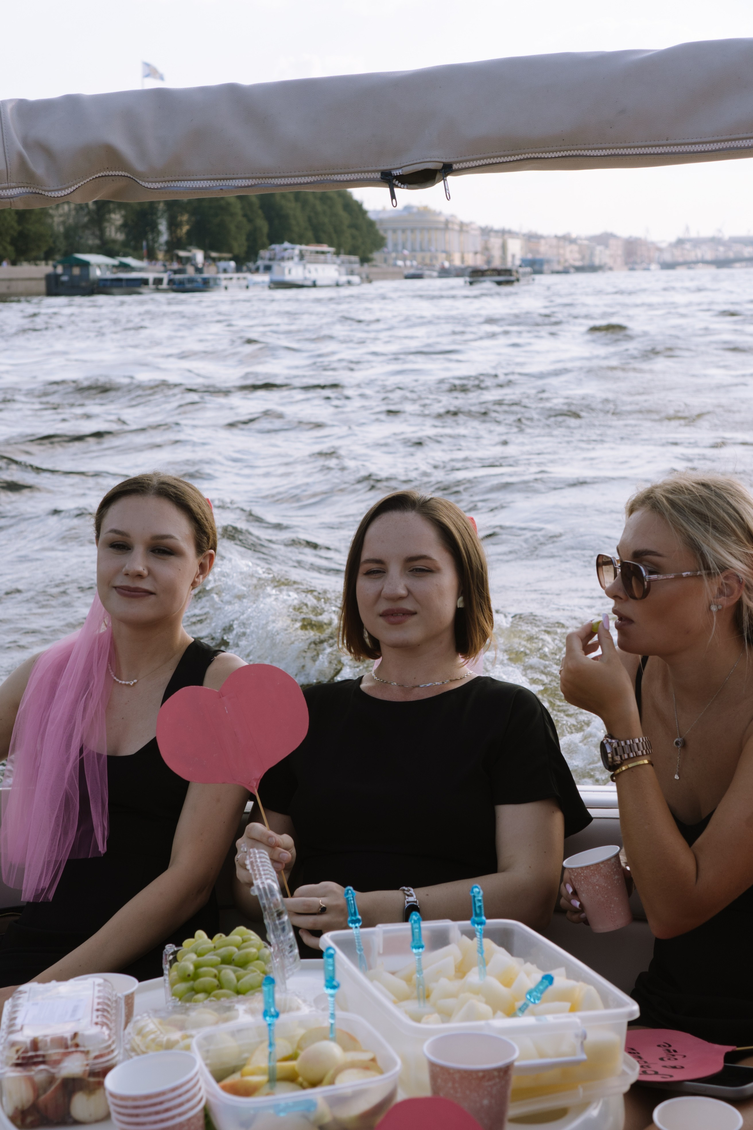 ДЕВИЧНИК НА КАТЕРЕ. Профессиональный фотограф, Санкт-Петербург — Виктория Богомолова