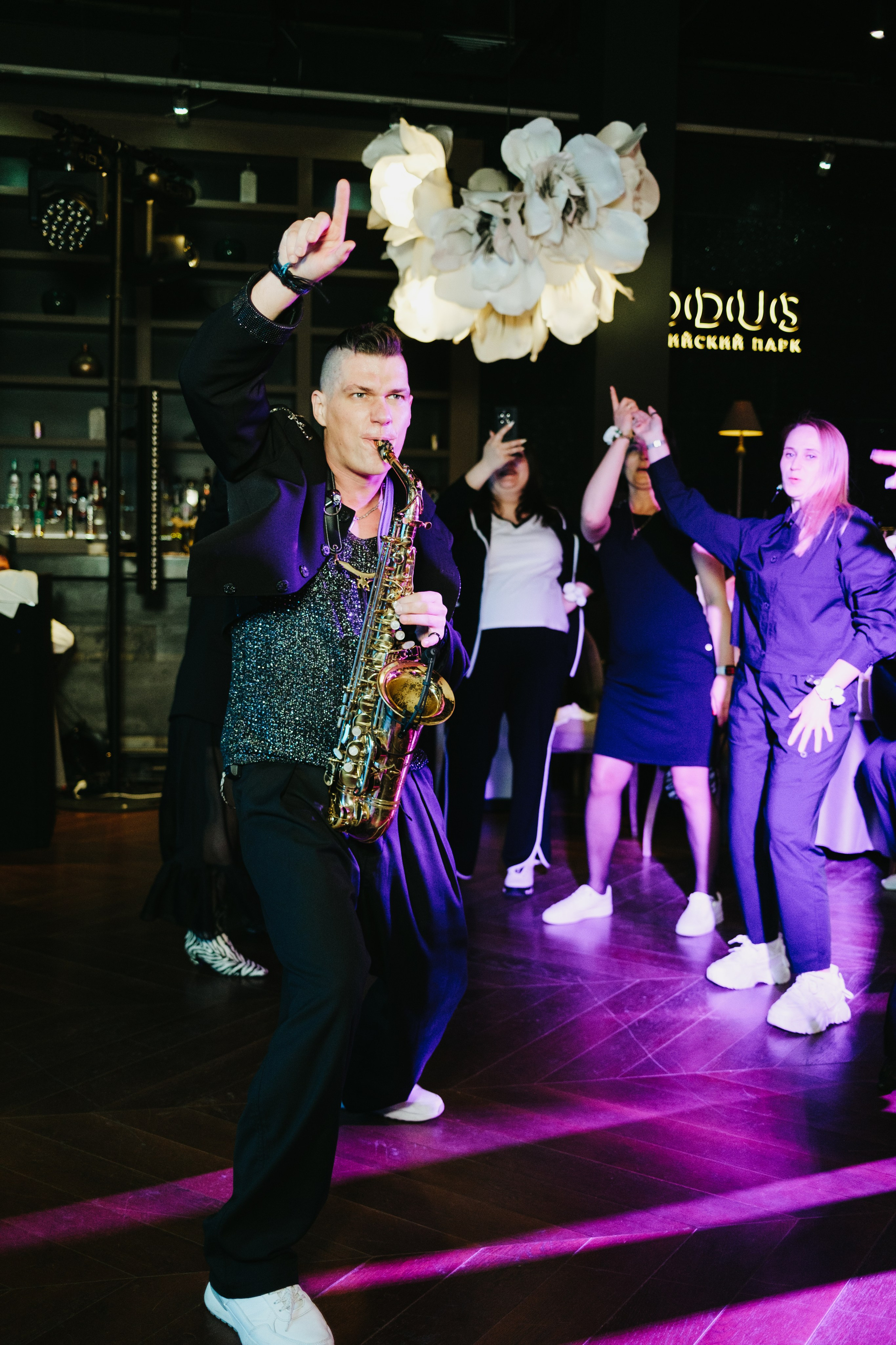 Корпоратив в Сириусу (Адлер) 10 лет компании. Свадебный фотограф Денис Ожигин в Краснодаре и крае. Эмоциональная и стильная съемка вашего дня