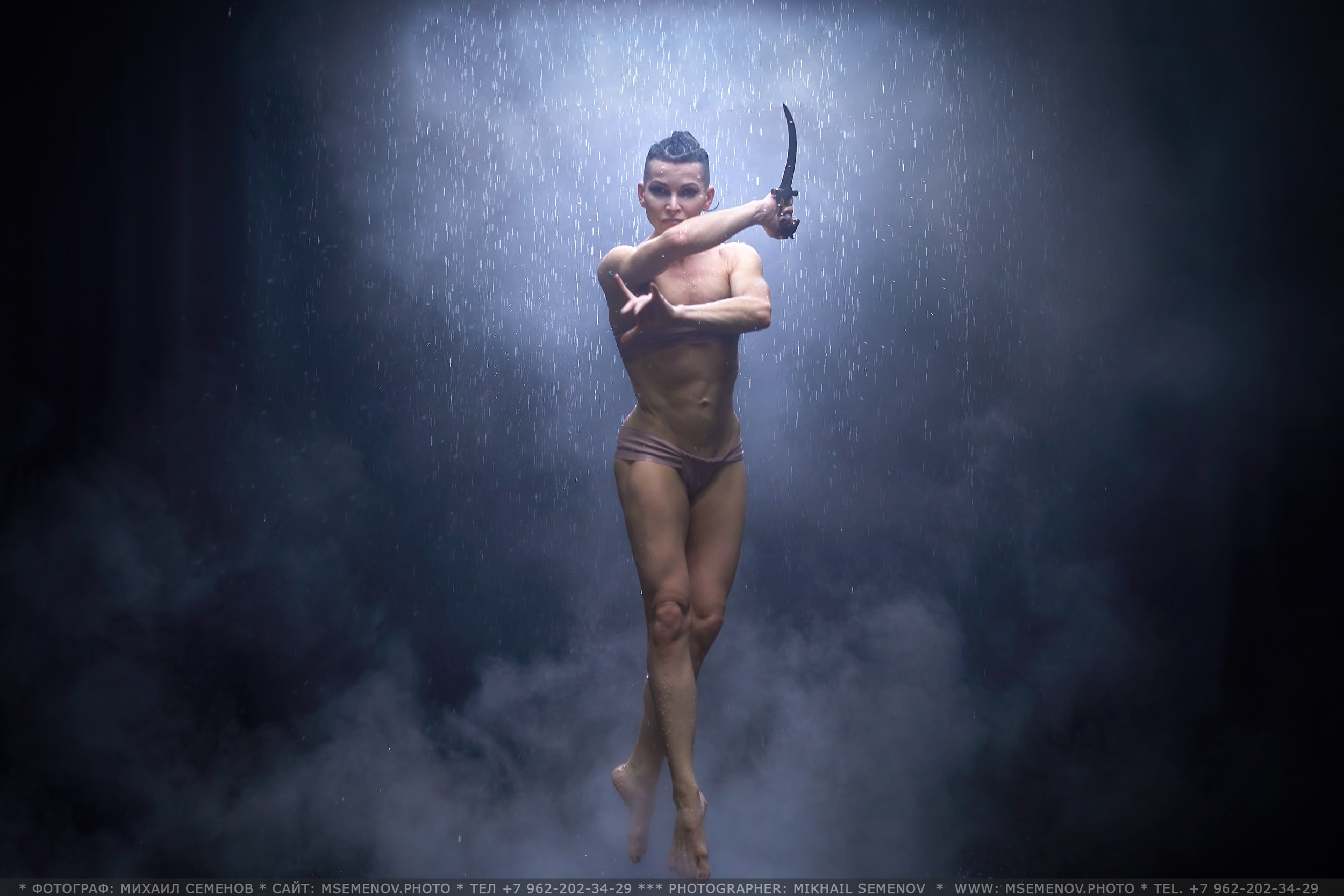 Аква-фотосессия Анны. Боевая фотосессия с водой. Фотограф Михаил Ярославль