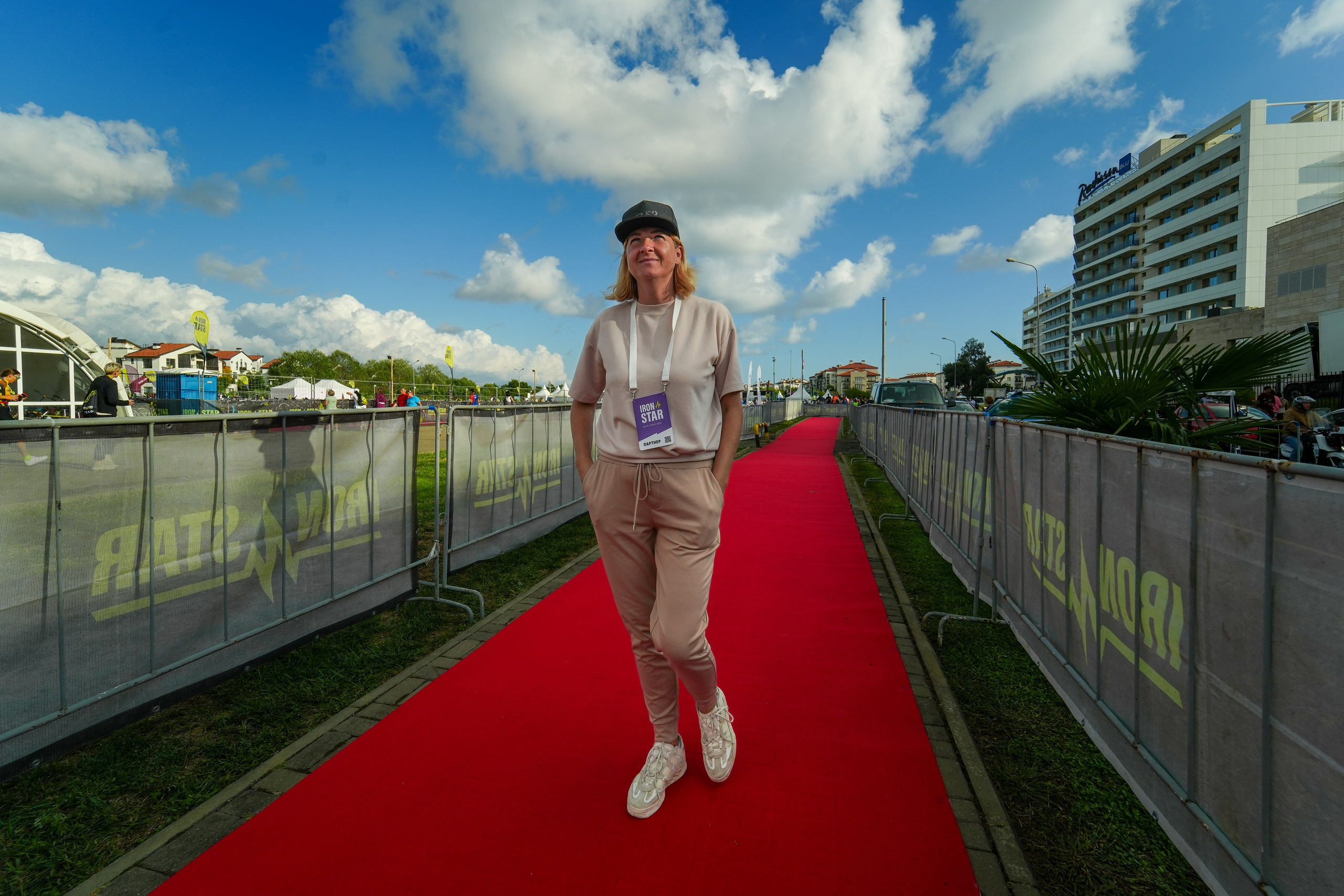 Фотоотчет партнерской интеграции для компании TELE2 на фестивале Ironstar. Репортажный фотограф в Красной Поляне и Сочи Павлюченко Екатерина