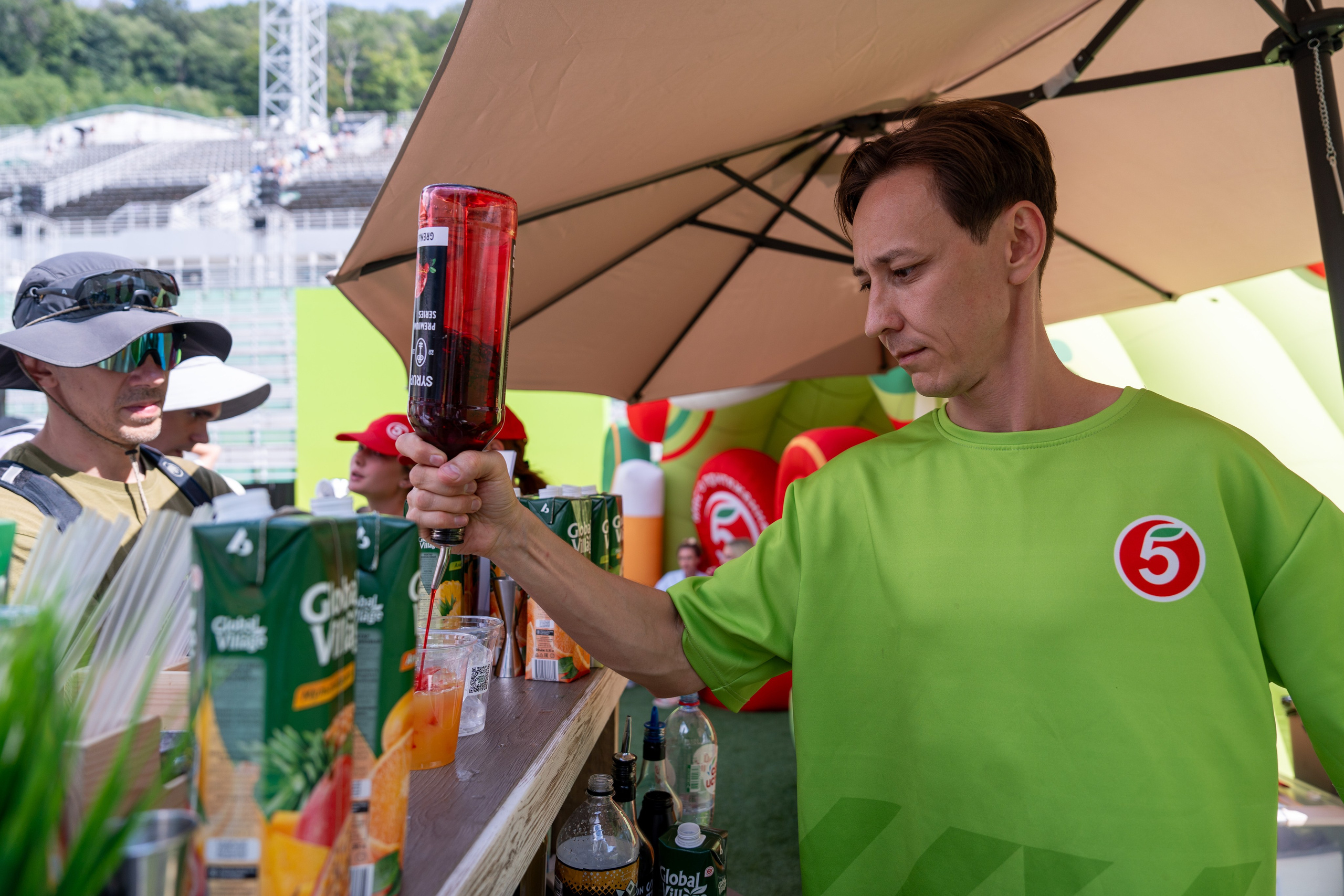 Фотоотчет партнеской интеграции для сети «Пятерочка» на фестивале «Grounded». Репортажный фотограф в Красной Поляне и Сочи Павлюченко Екатерина