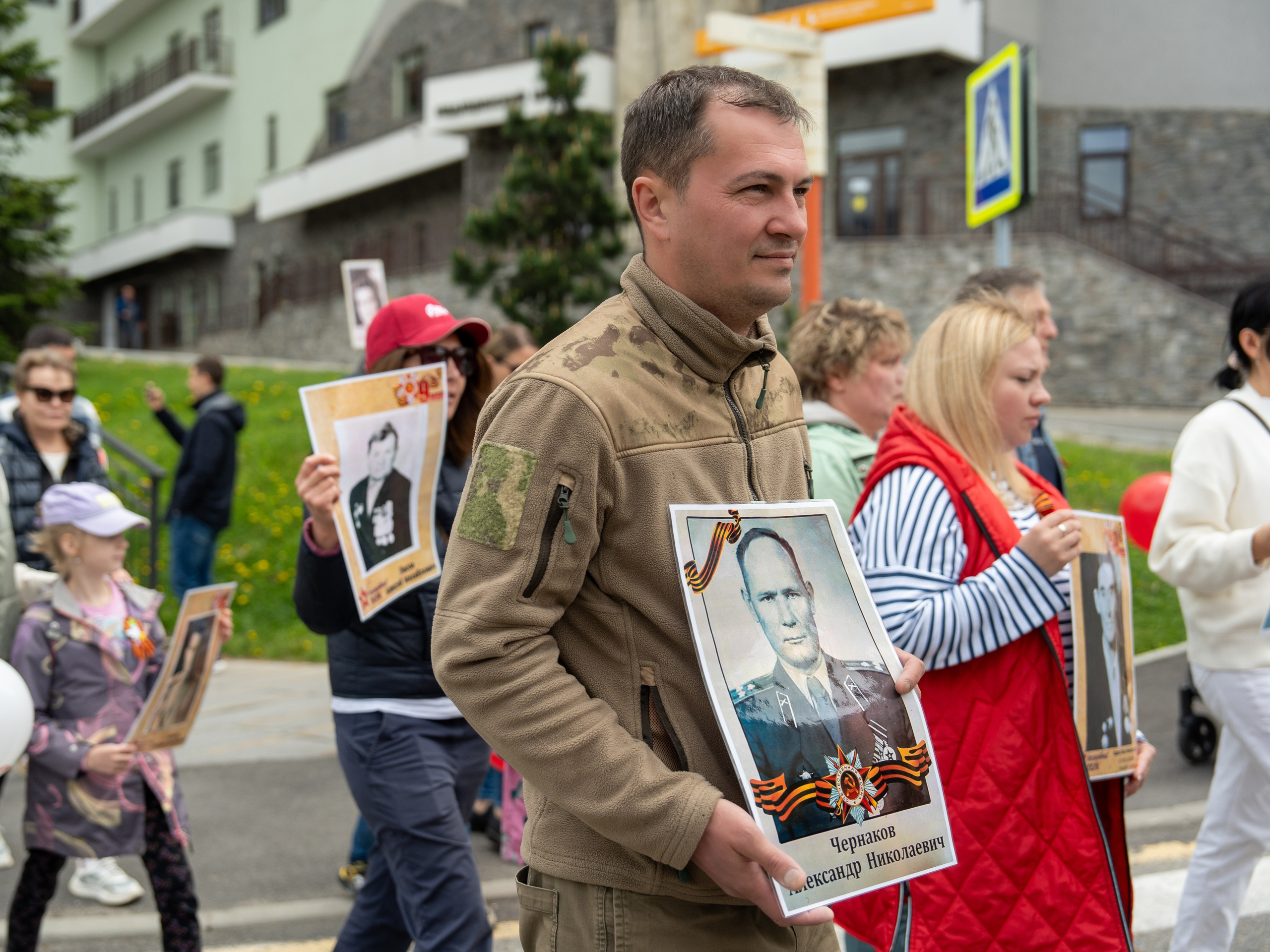 Шествие бессмертного полка 9 мая 2024 Rosa Springs. Репортажный фотограф в Красной Поляне и Сочи Павлюченко Екатерина