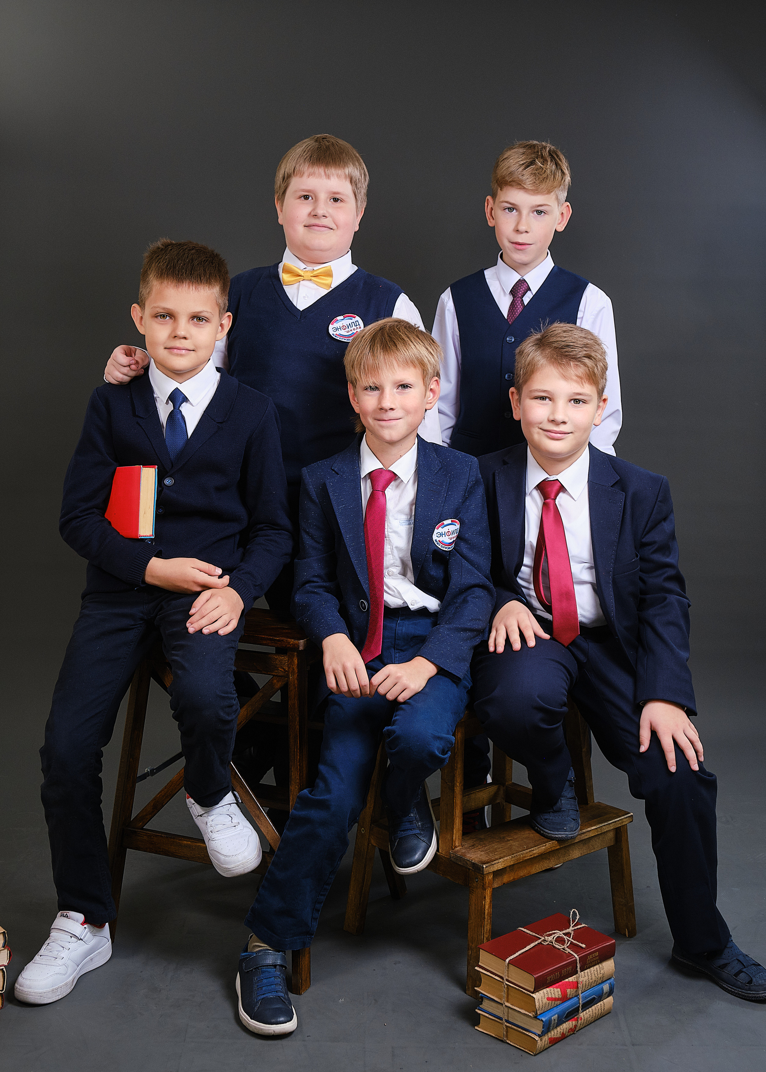 Фотосъёмка в школе, когда родители подготовили детей на все 100%