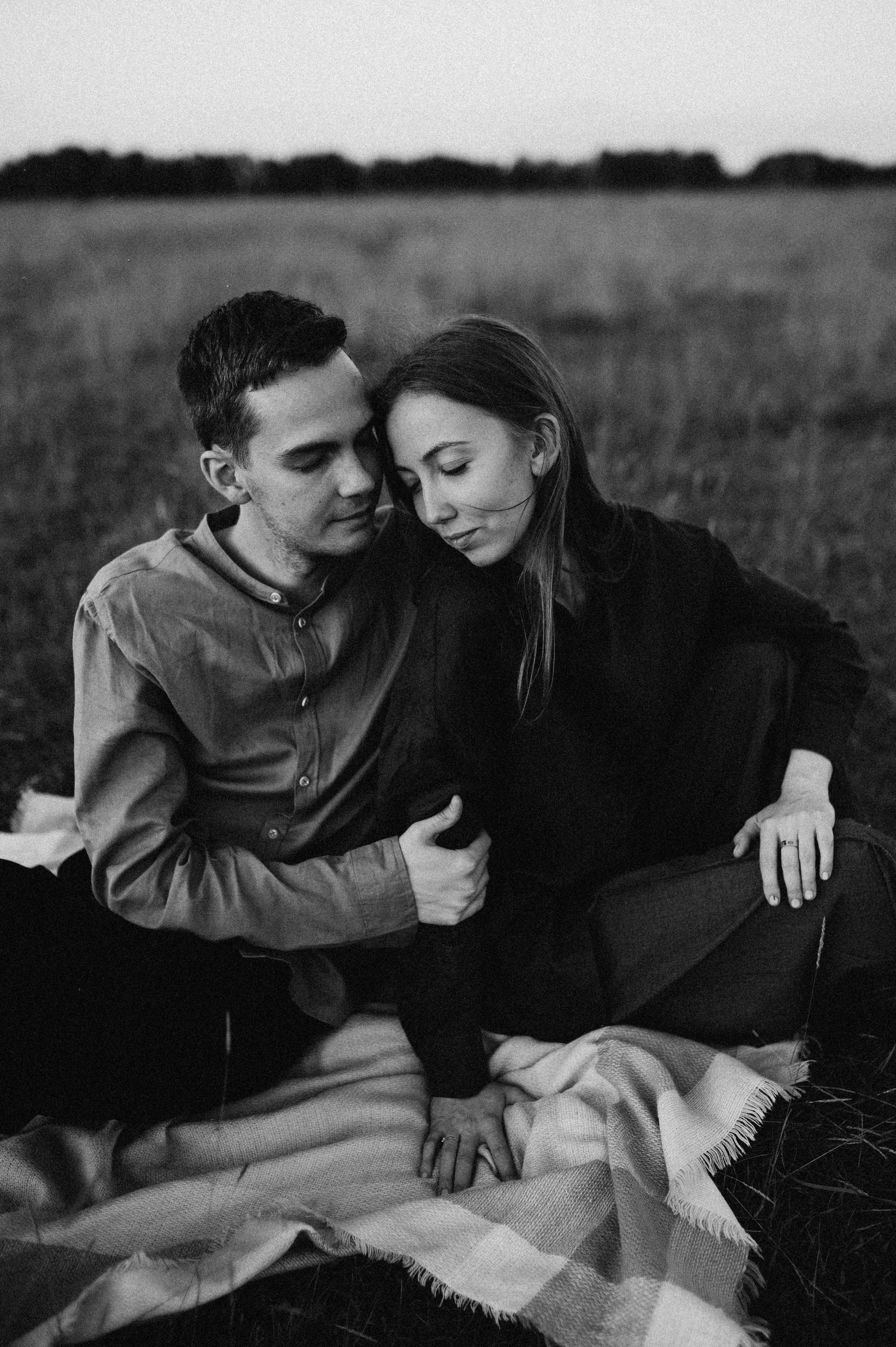 Фотосессия love story на берегу. Семейный фотограф в Новосибирске Женя Индрикова