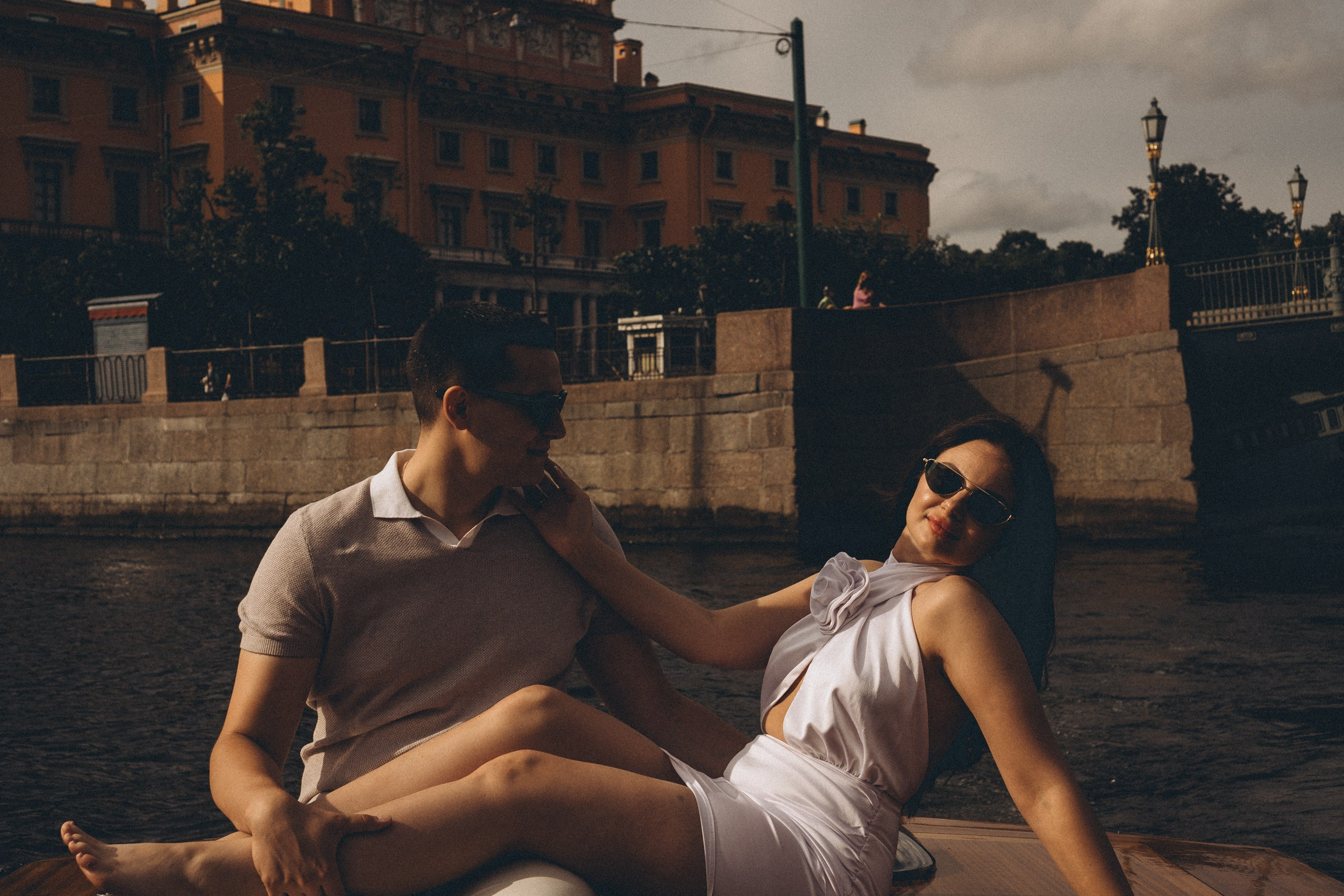 СВАДЕНБНАЯ СЬЕМКА НА КАТЕРЕ ПО КАНАЛАМ САНКТ-ПЕТЕРБУРГА И В АКВАТОРИИ НЕВЫ. Профессиональный фотограф, Санкт-Петербург — Виктория Богомолова