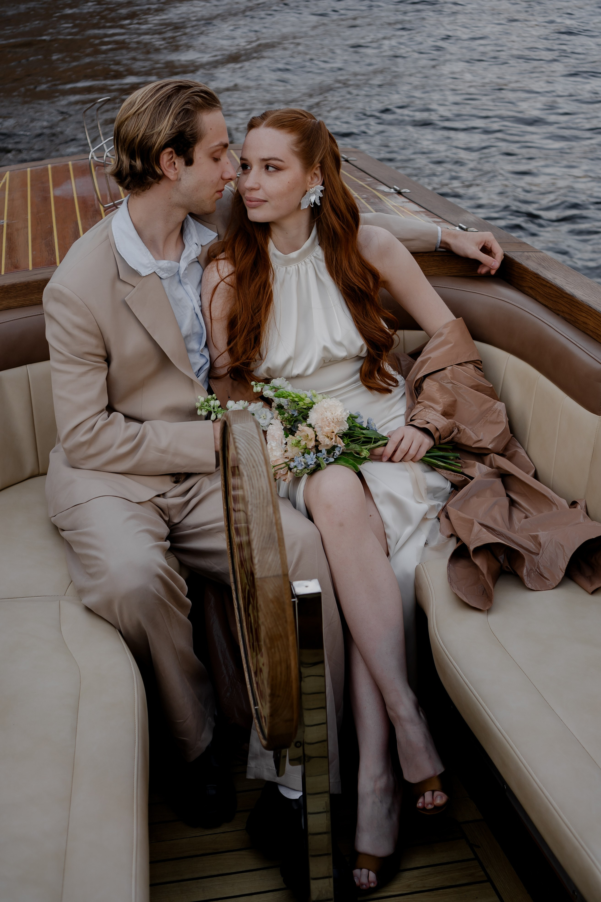 СВАДЕНБНАЯ СЬЕМКА НА КАТЕРЕ ПО КАНАЛАМ САНКТ-ПЕТЕРБУРГА И В АКВАТОРИИ НЕВЫ. Профессиональный фотограф, Санкт-Петербург — Виктория Богомолова