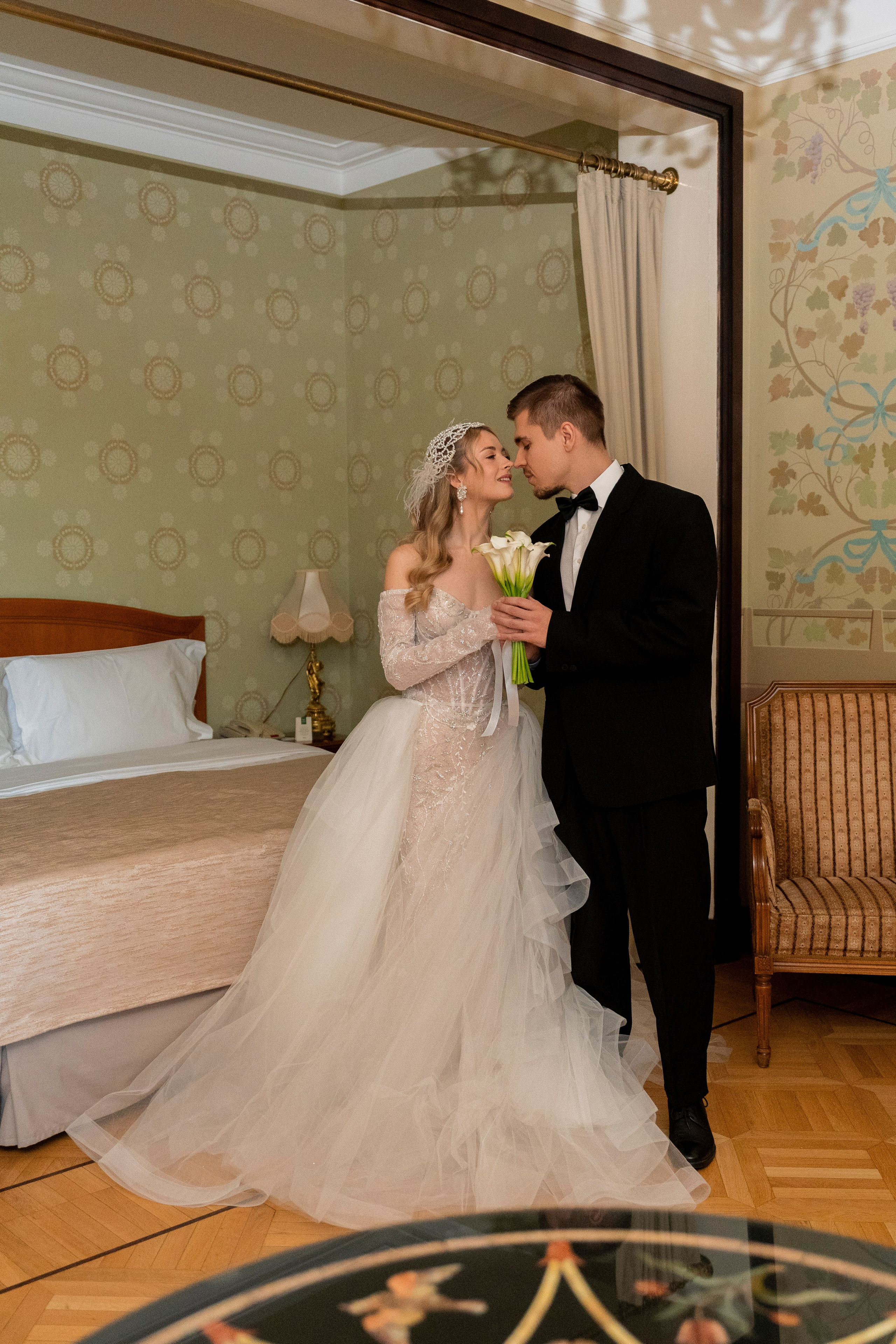 Свадебная фотосессия в отеле Метрополь. Свадебный фотограф в Москве Анна Полушина