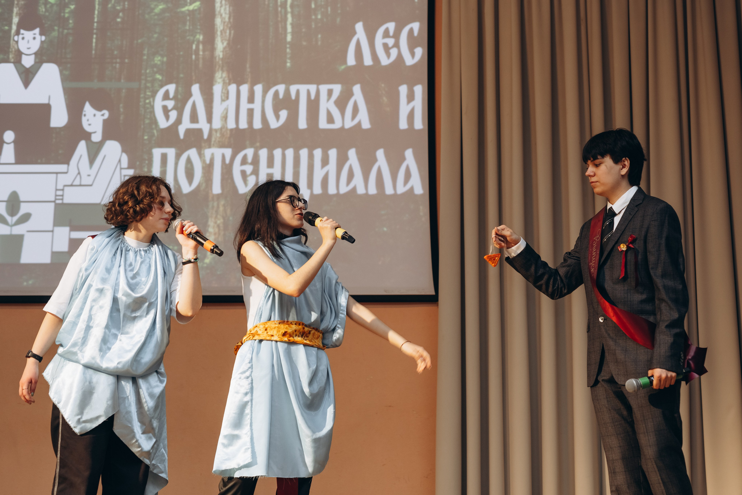 Последний звонок концерт+ фотозона. Фотограф Людмила Оюн