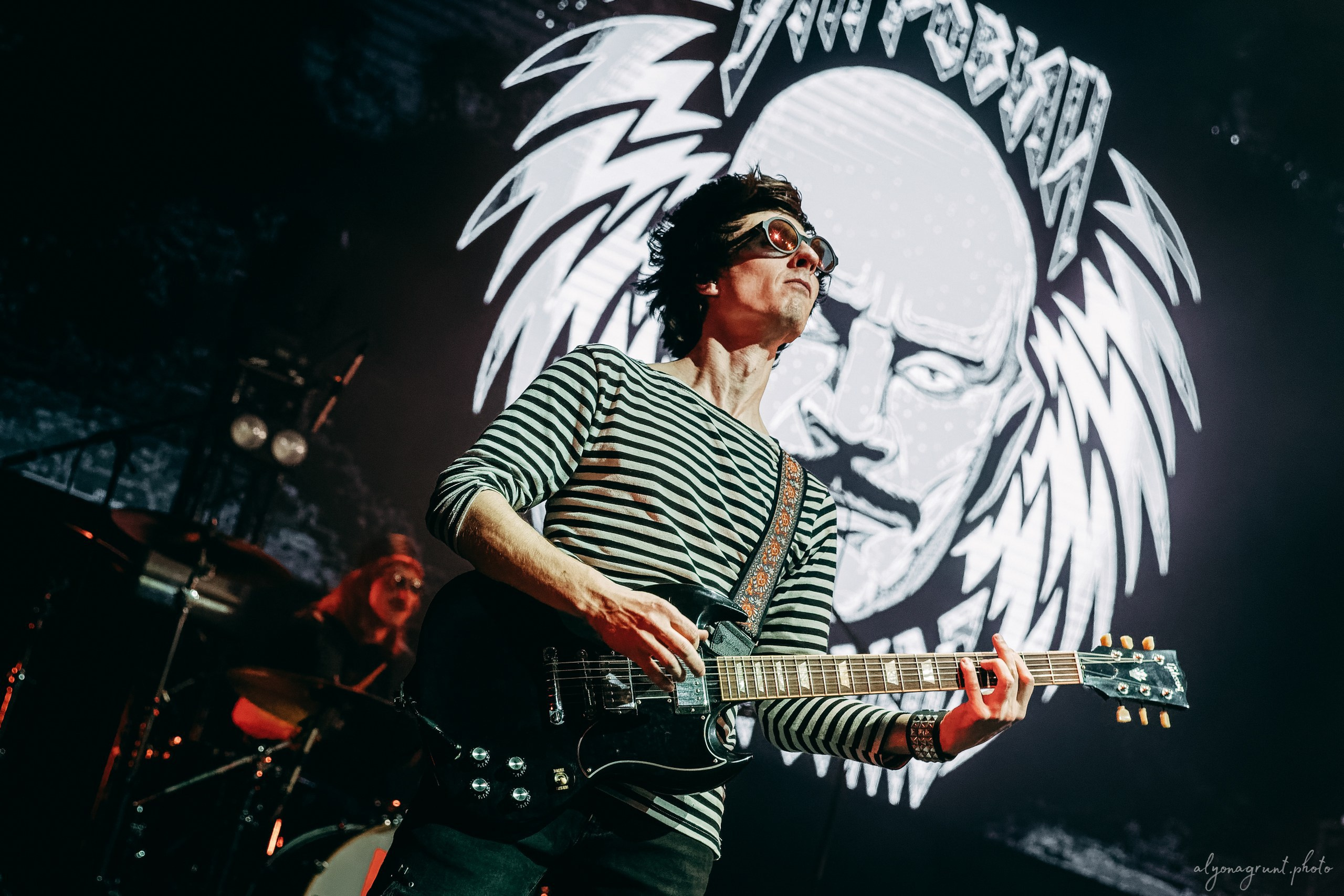 Багровый Фантомас, фоторепортаж, СПб, BASE, 14.12.2025. Алена Адрианова: фотограф в Санкт-Петербурге