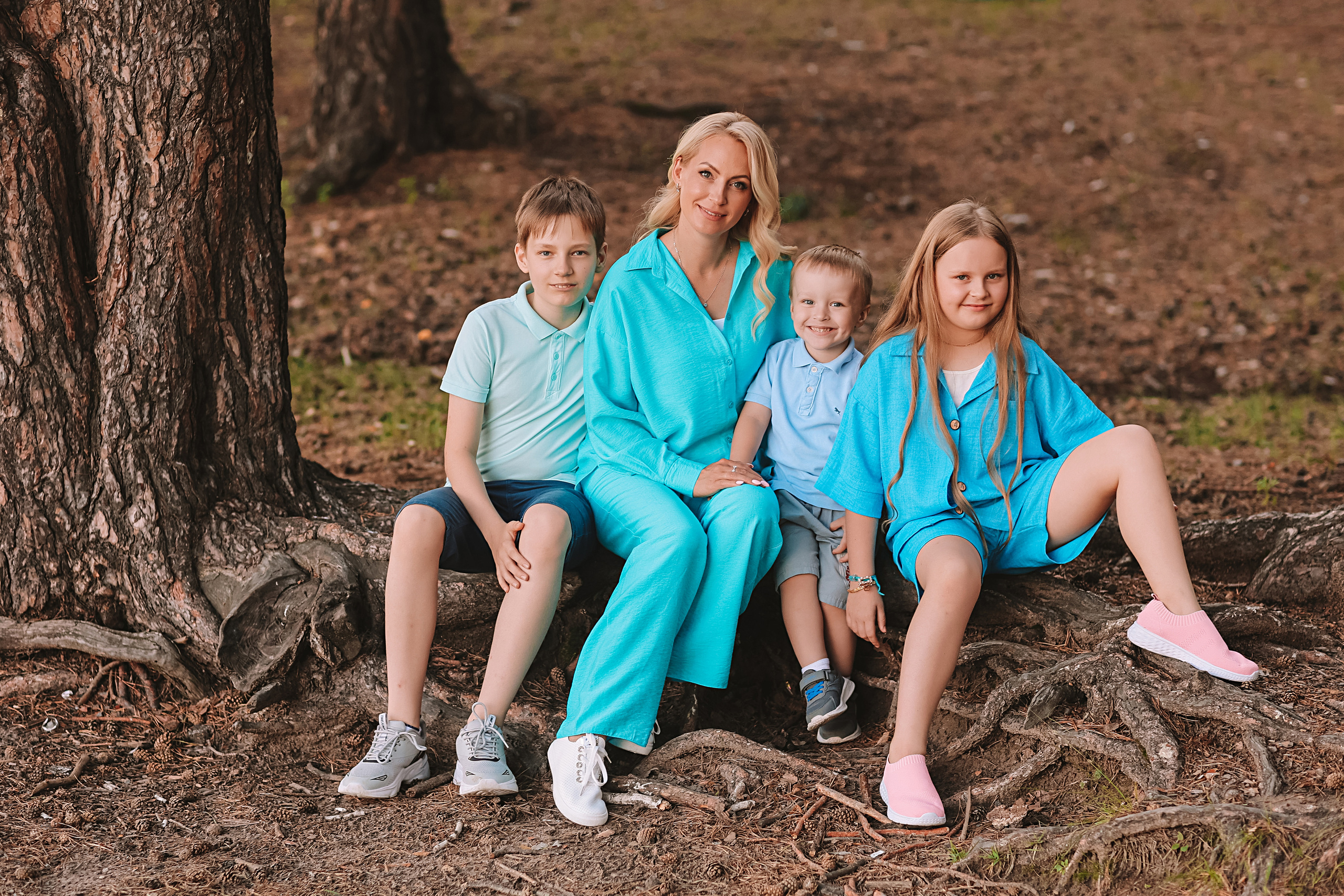 Гагаринский парк (большая семья). Семейный фотограф Тюмень, фотограф на роды Салмина Мария