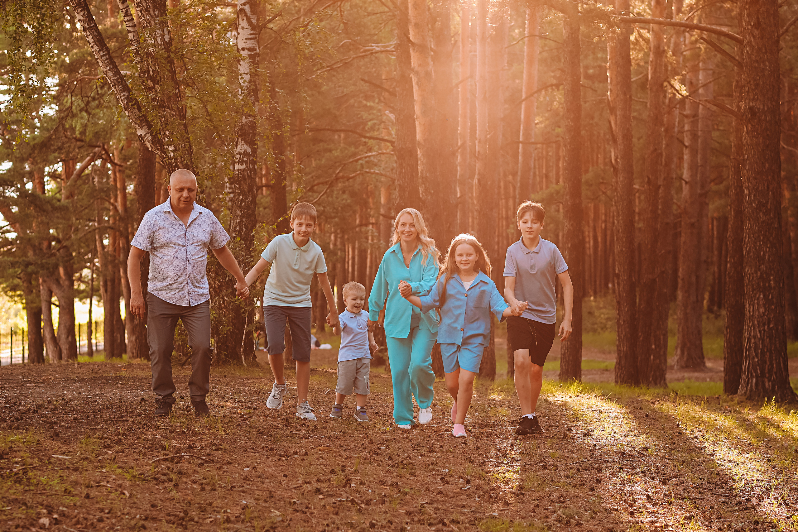 Гагаринский парк (большая семья). Семейный фотограф Тюмень, фотограф на роды Салмина Мария