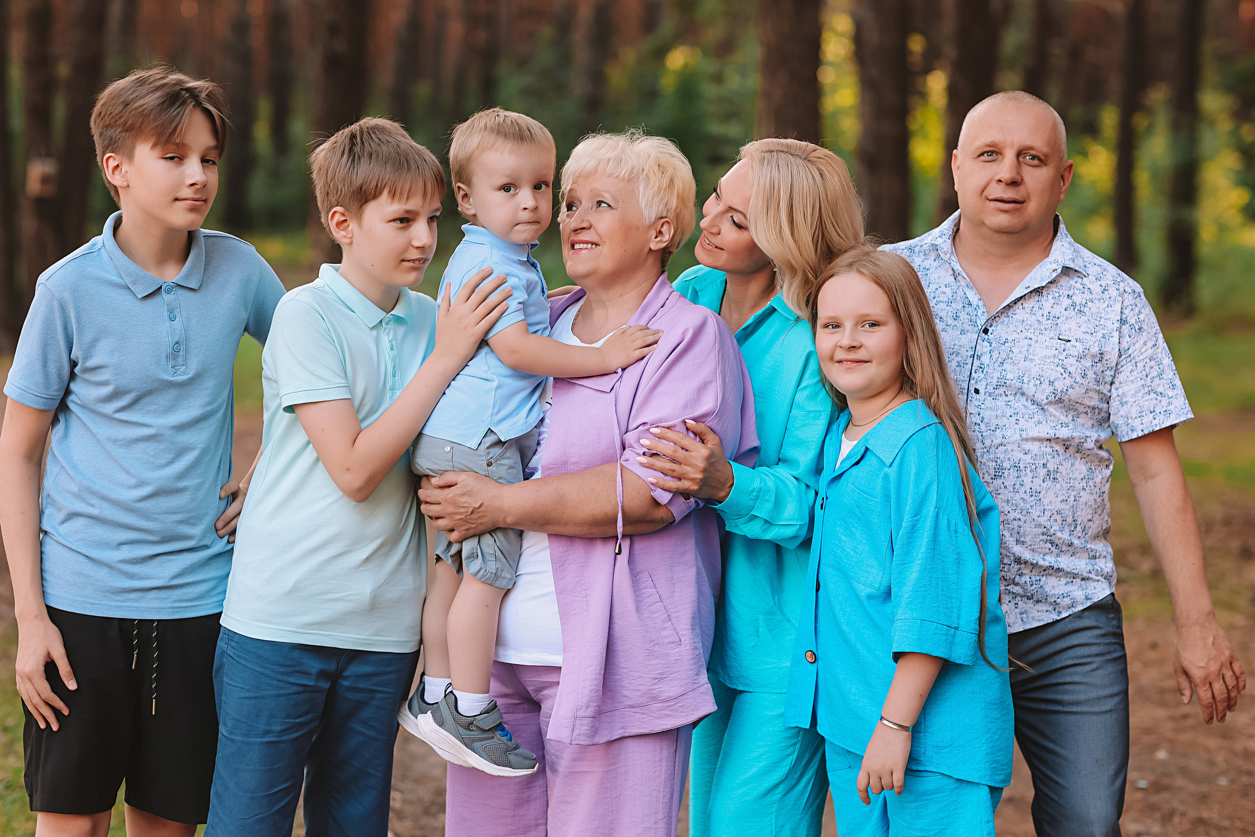 Гагаринский парк (большая семья). Семейный фотограф Тюмень, фотограф на роды Салмина Мария