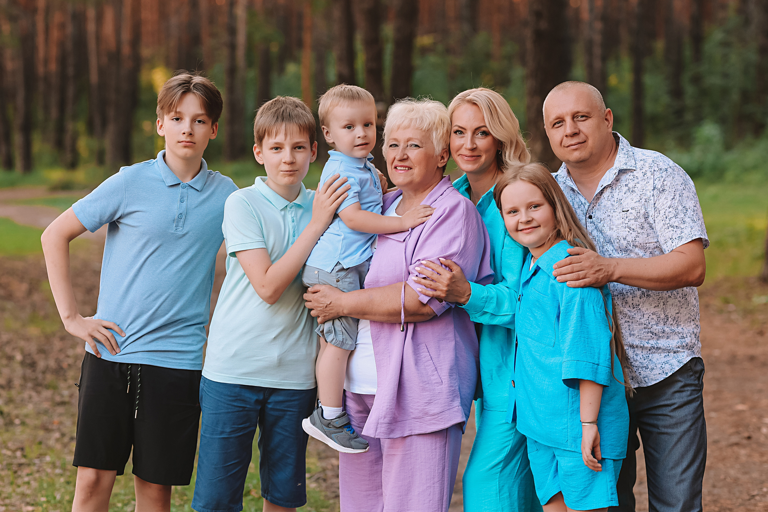 Гагаринский парк (большая семья). Семейный фотограф Тюмень, фотограф на роды Салмина Мария