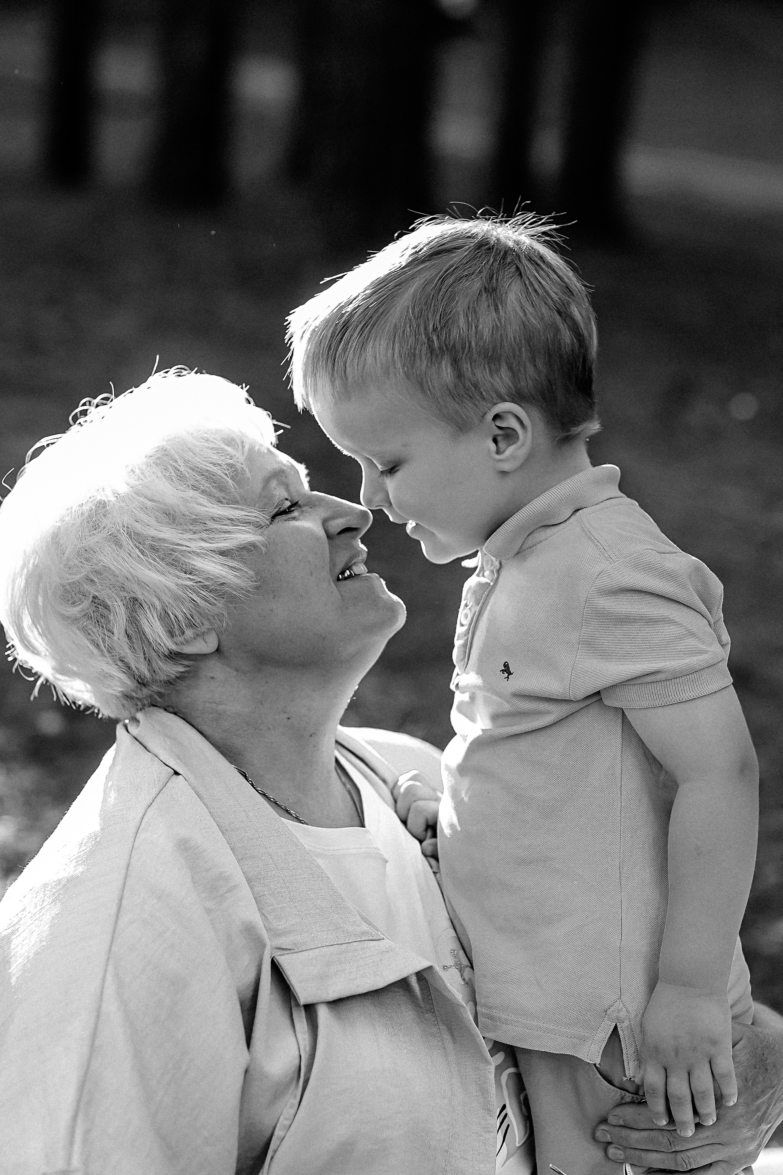 Гагаринский парк (большая семья). Семейный фотограф Тюмень, фотограф на роды Салмина Мария