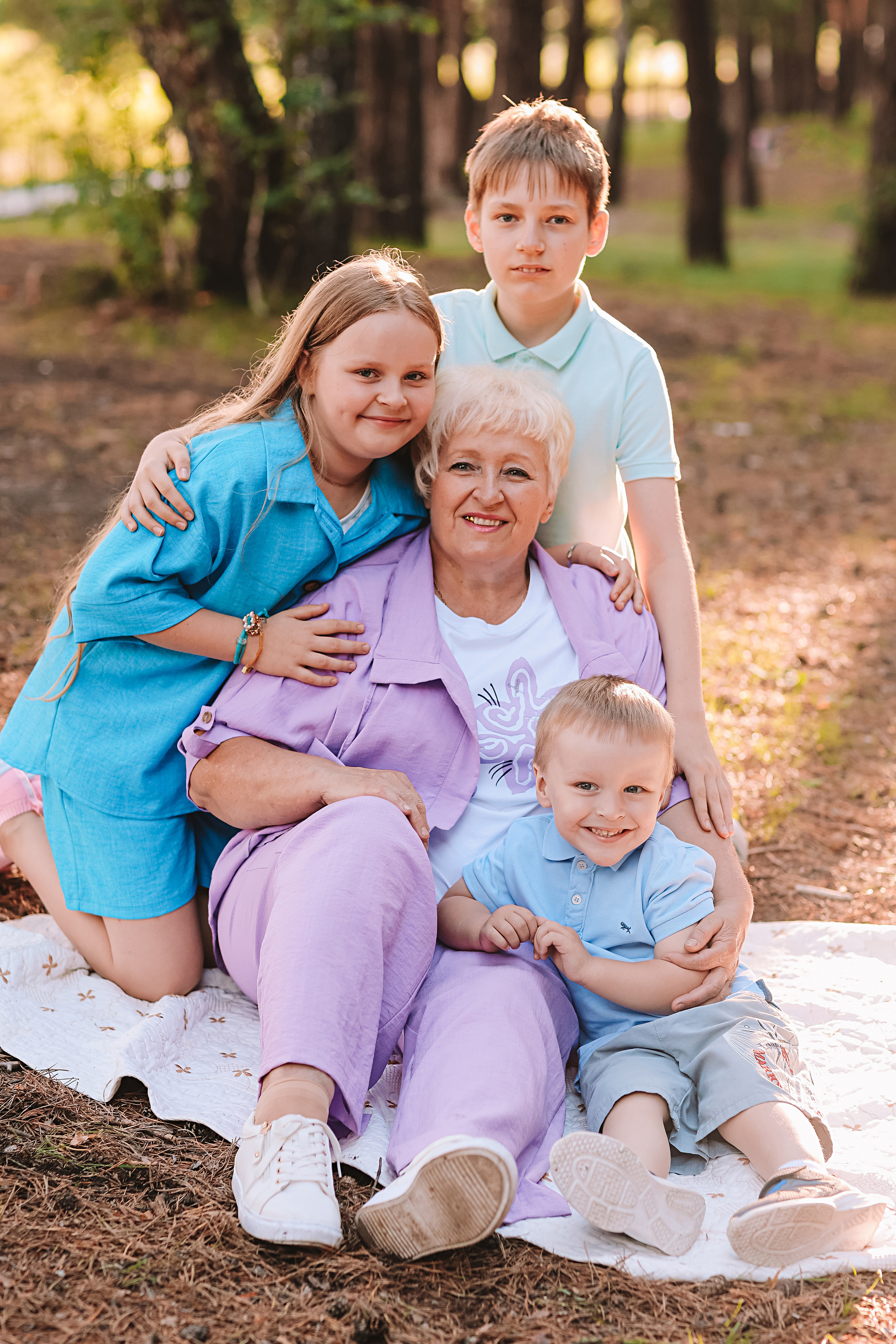 Гагаринский парк (большая семья). Семейный фотограф Тюмень, фотограф на роды Салмина Мария