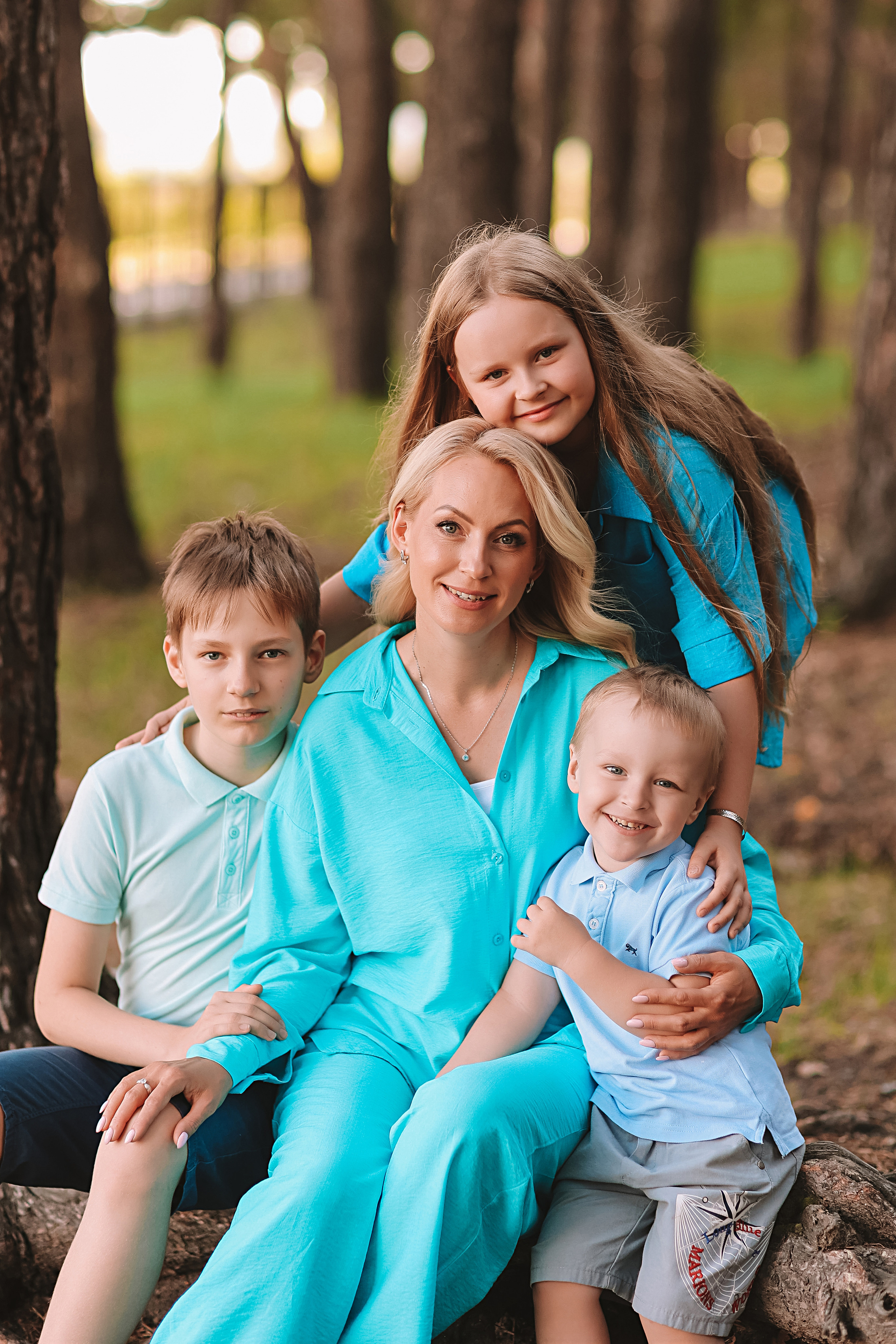 Гагаринский парк (большая семья). Семейный фотограф Тюмень, фотограф на роды Салмина Мария
