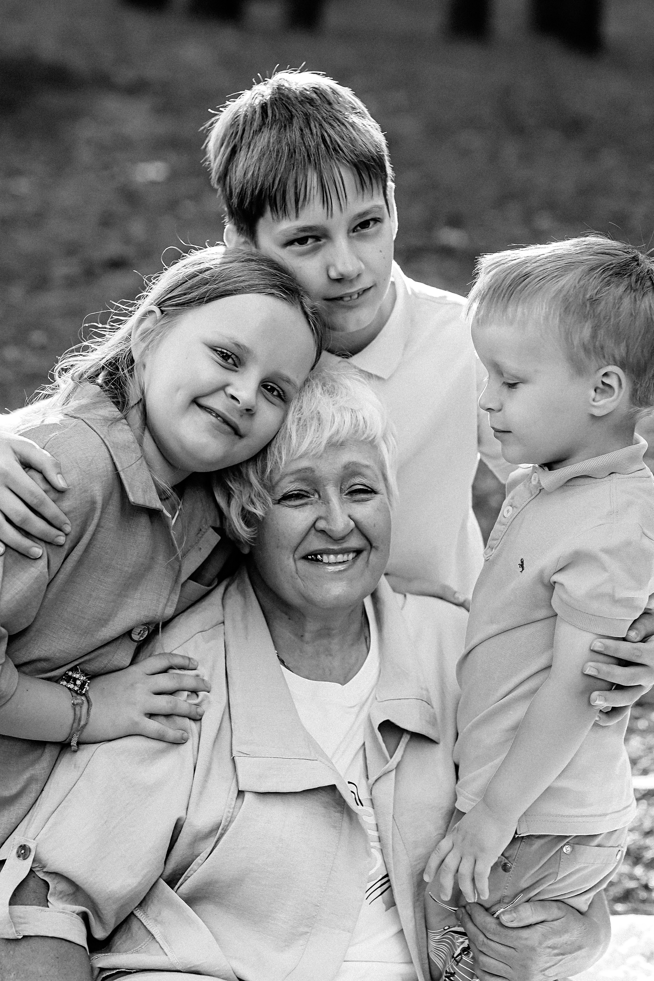 Гагаринский парк (большая семья). Семейный фотограф Тюмень, фотограф на роды Салмина Мария
