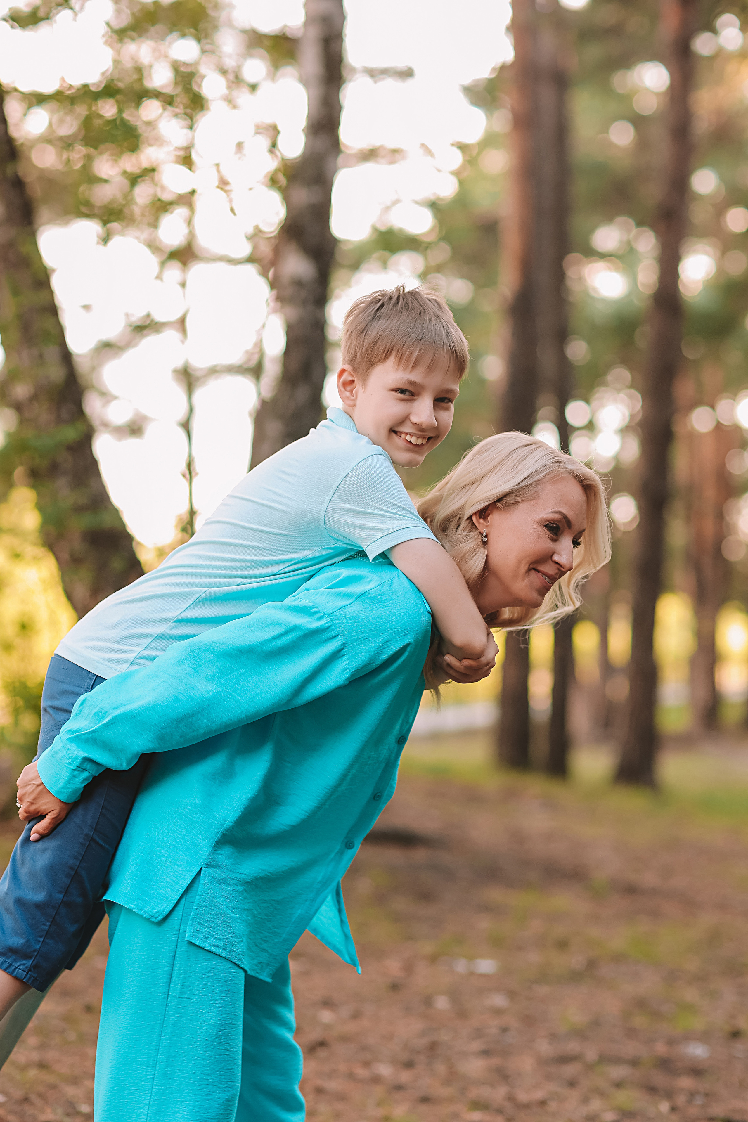 Гагаринский парк (большая семья). Семейный фотограф Тюмень, фотограф на роды Салмина Мария