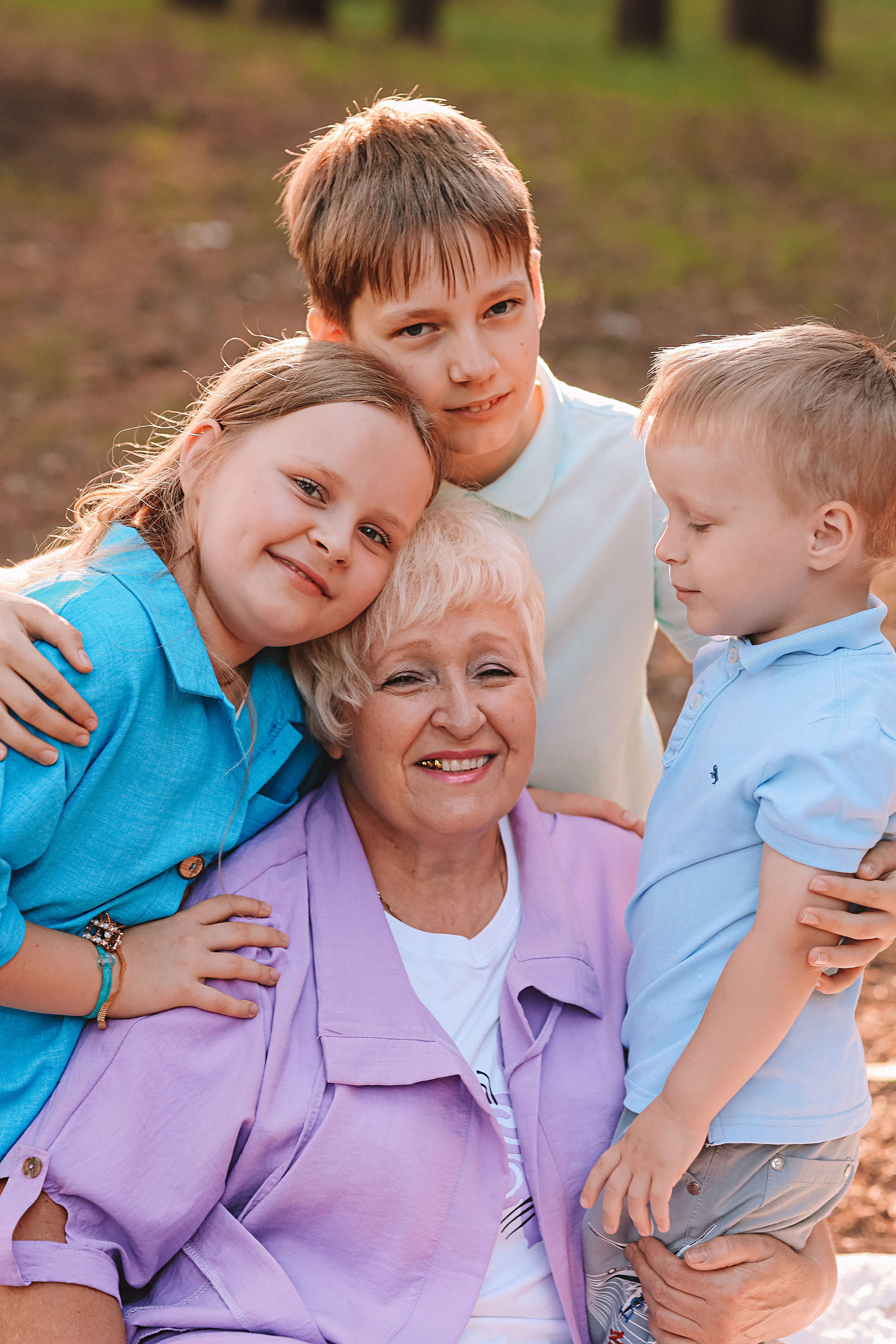 Гагаринский парк (большая семья). Семейный фотограф Тюмень, фотограф на роды Салмина Мария