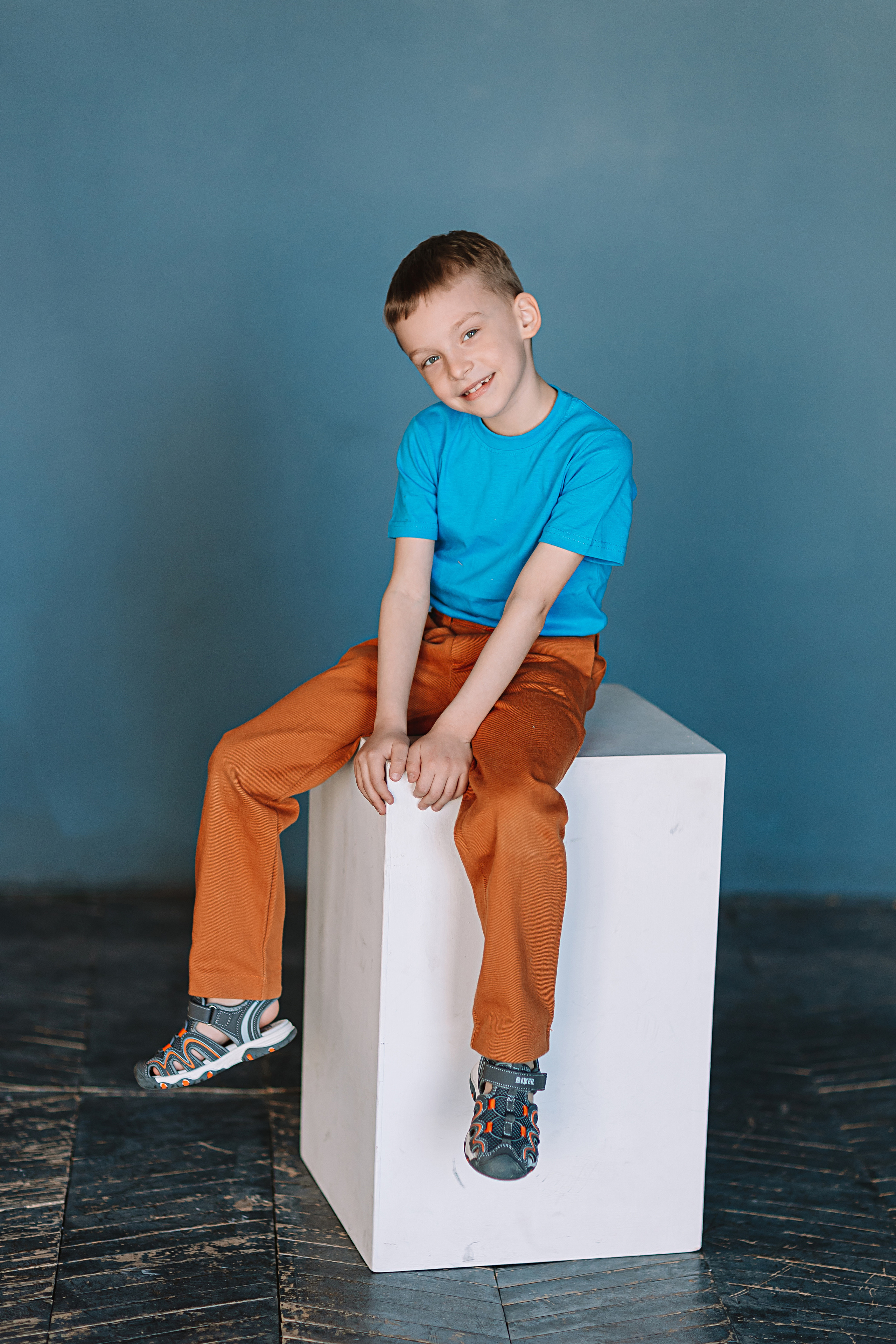 Садик в студии. Семейный фотограф Тюмень, фотограф на роды Салмина Мария