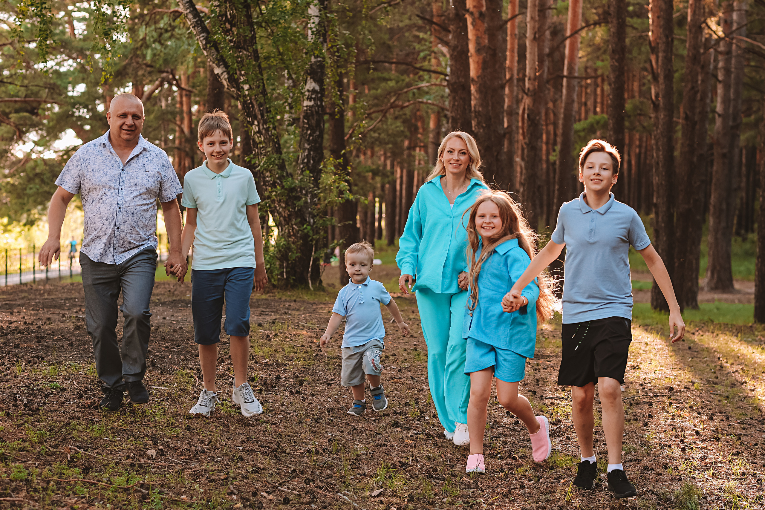 Гагаринский парк (большая семья). Семейный фотограф Тюмень, фотограф на роды Салмина Мария