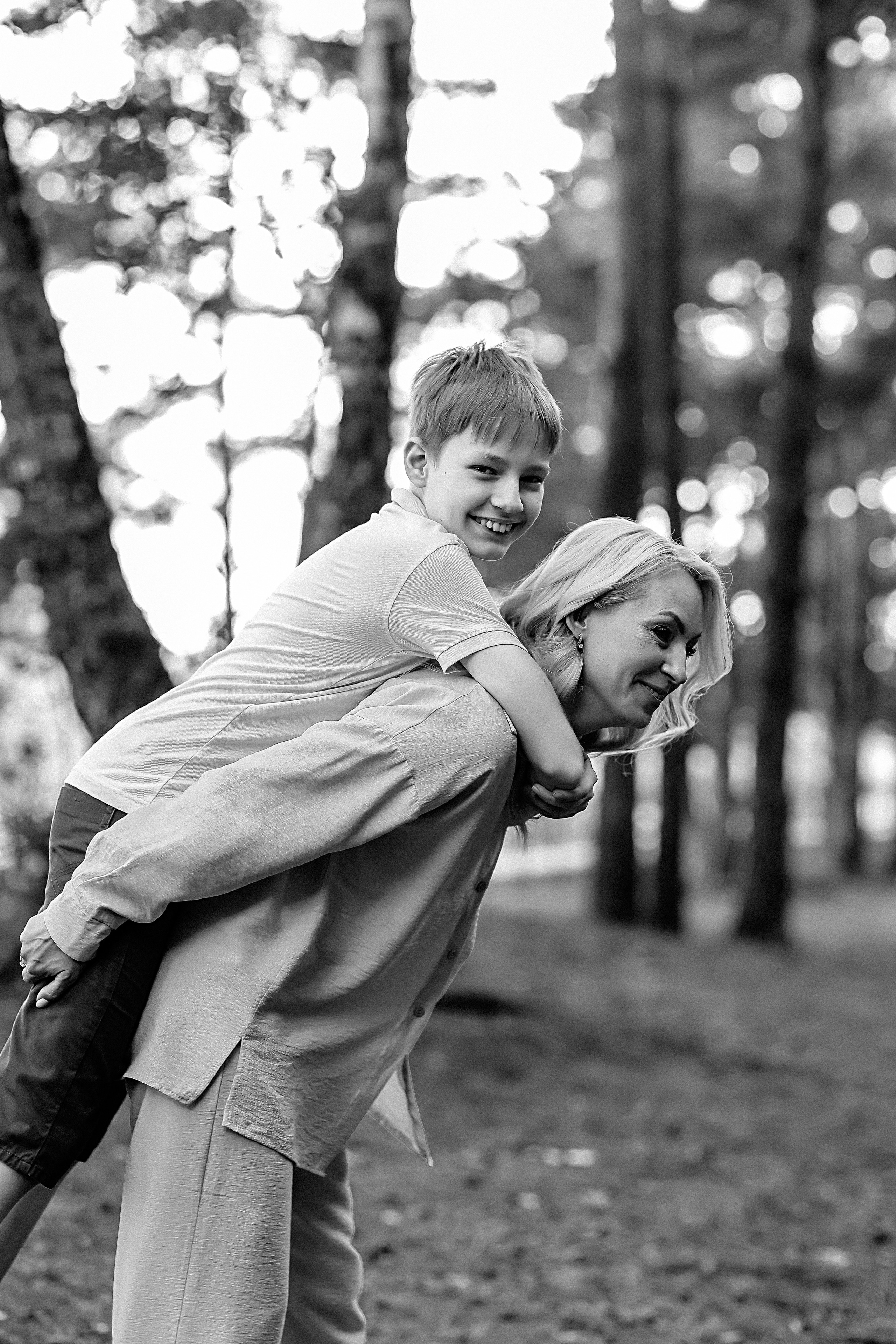 Гагаринский парк (большая семья). Семейный фотограф Тюмень, фотограф на роды Салмина Мария
