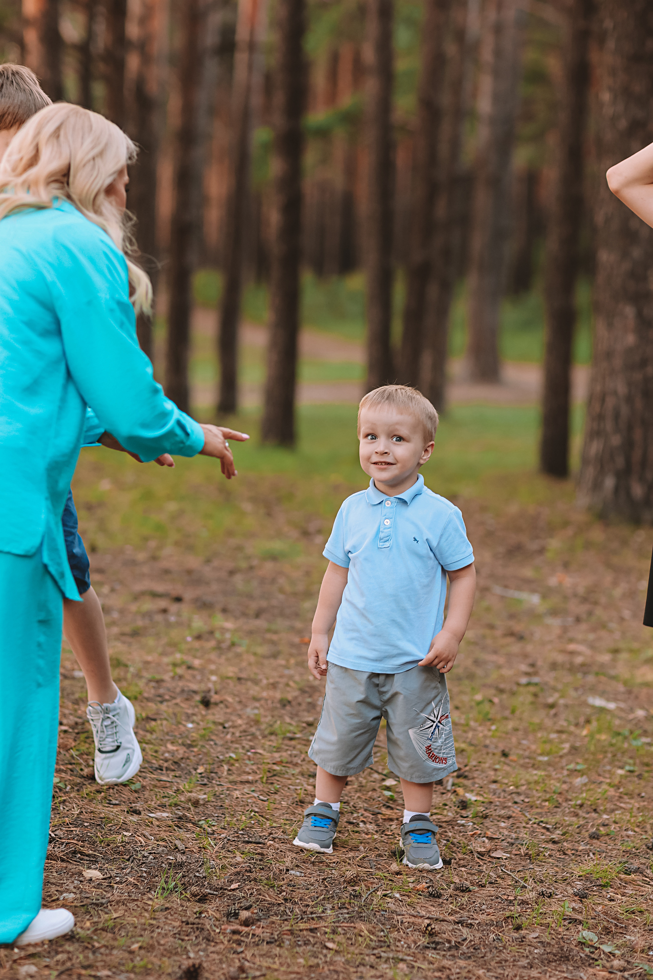 Гагаринский парк (большая семья). Семейный фотограф Тюмень, фотограф на роды Салмина Мария