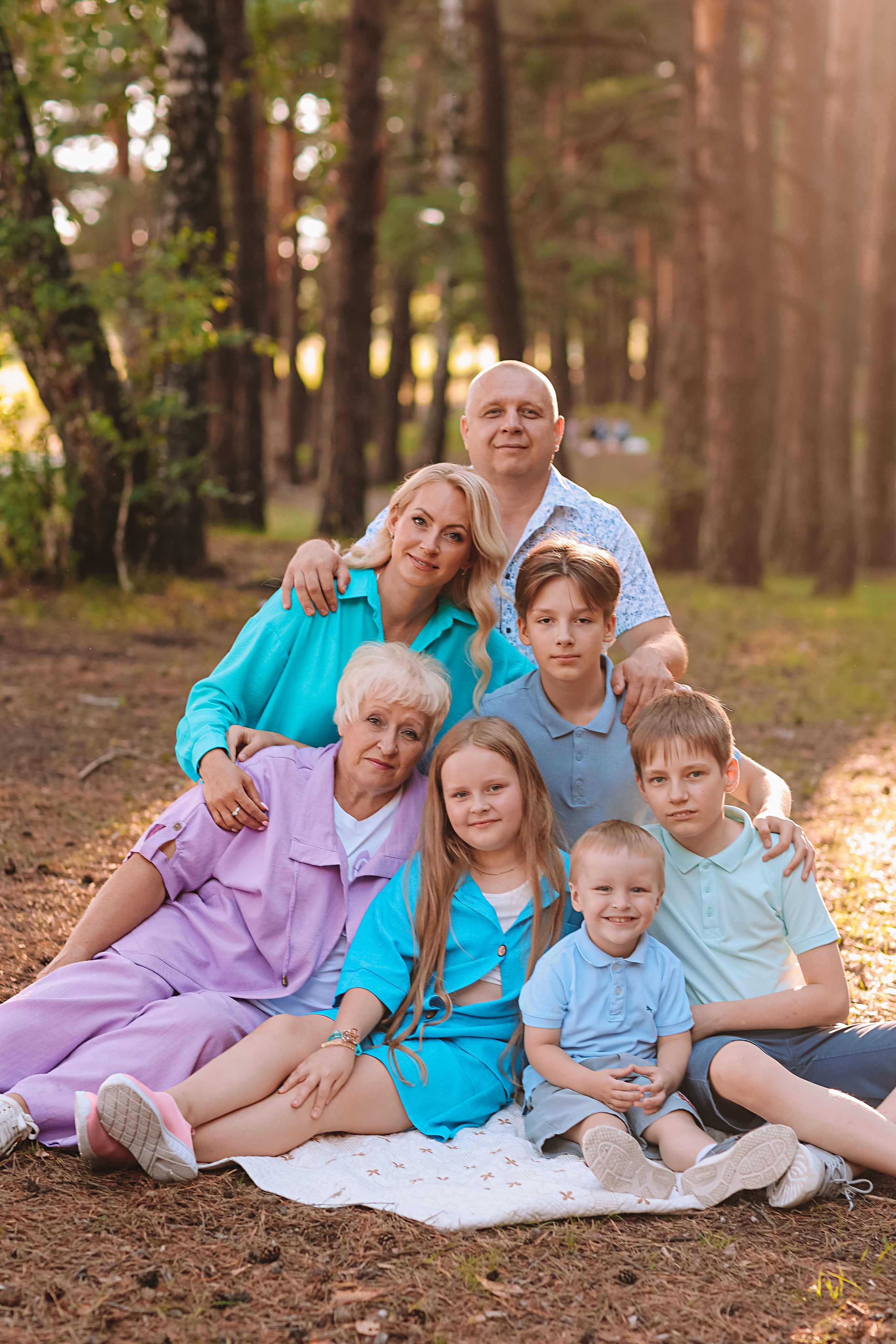 Гагаринский парк (большая семья). Семейный фотограф Тюмень, фотограф на роды Салмина Мария