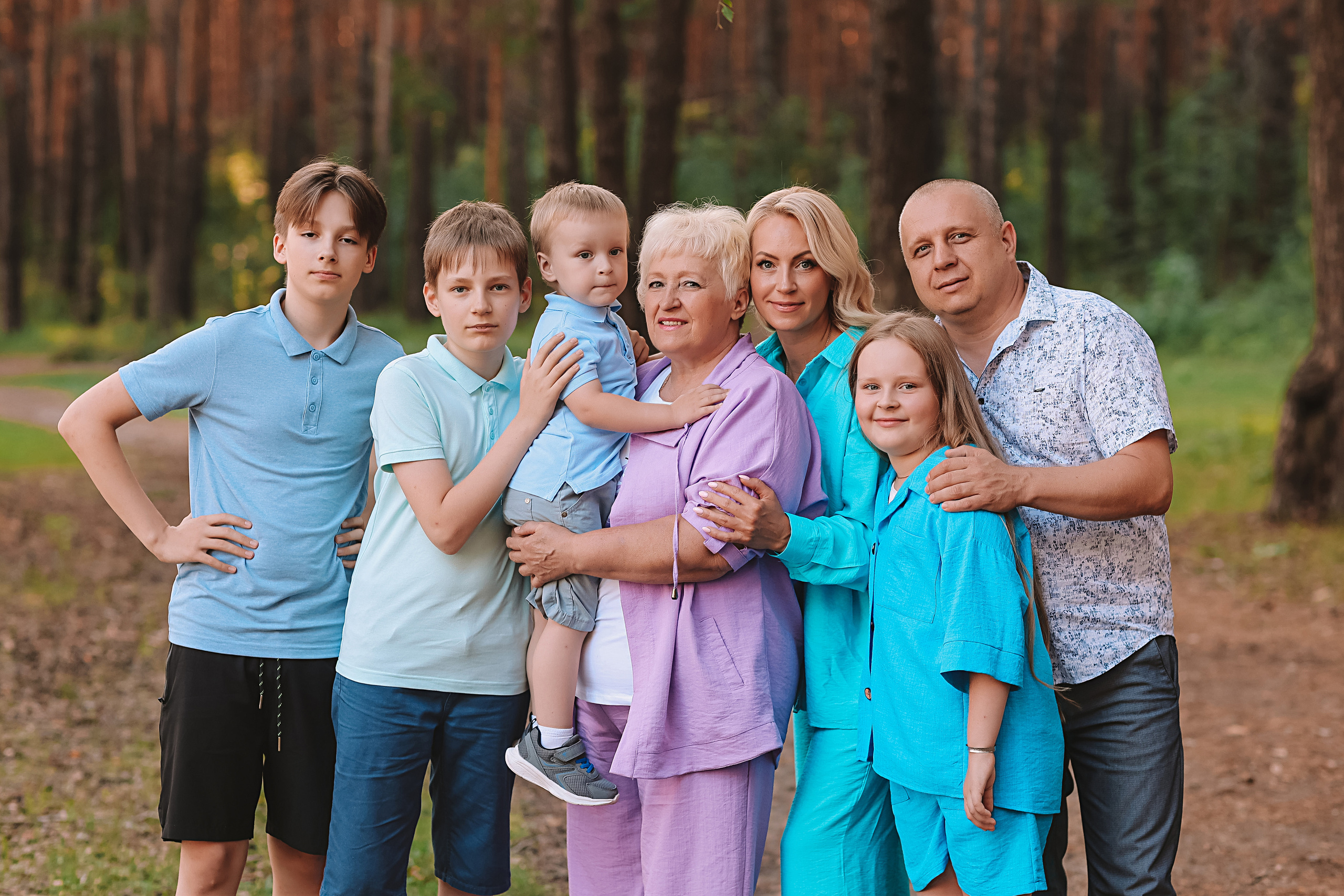 Гагаринский парк (большая семья). Семейный фотограф Тюмень, фотограф на роды Салмина Мария