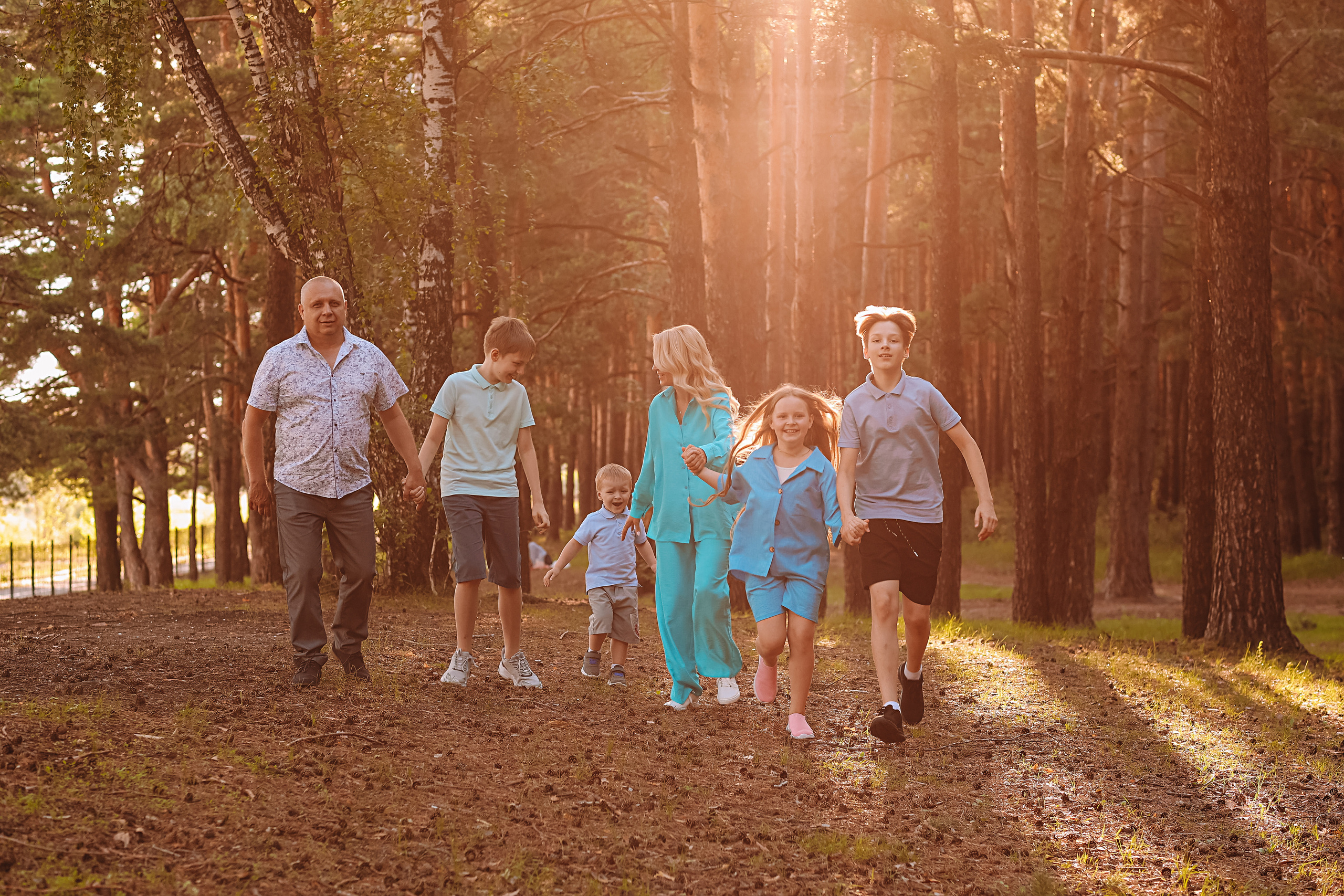 Гагаринский парк (большая семья). Семейный фотограф Тюмень, фотограф на роды Салмина Мария